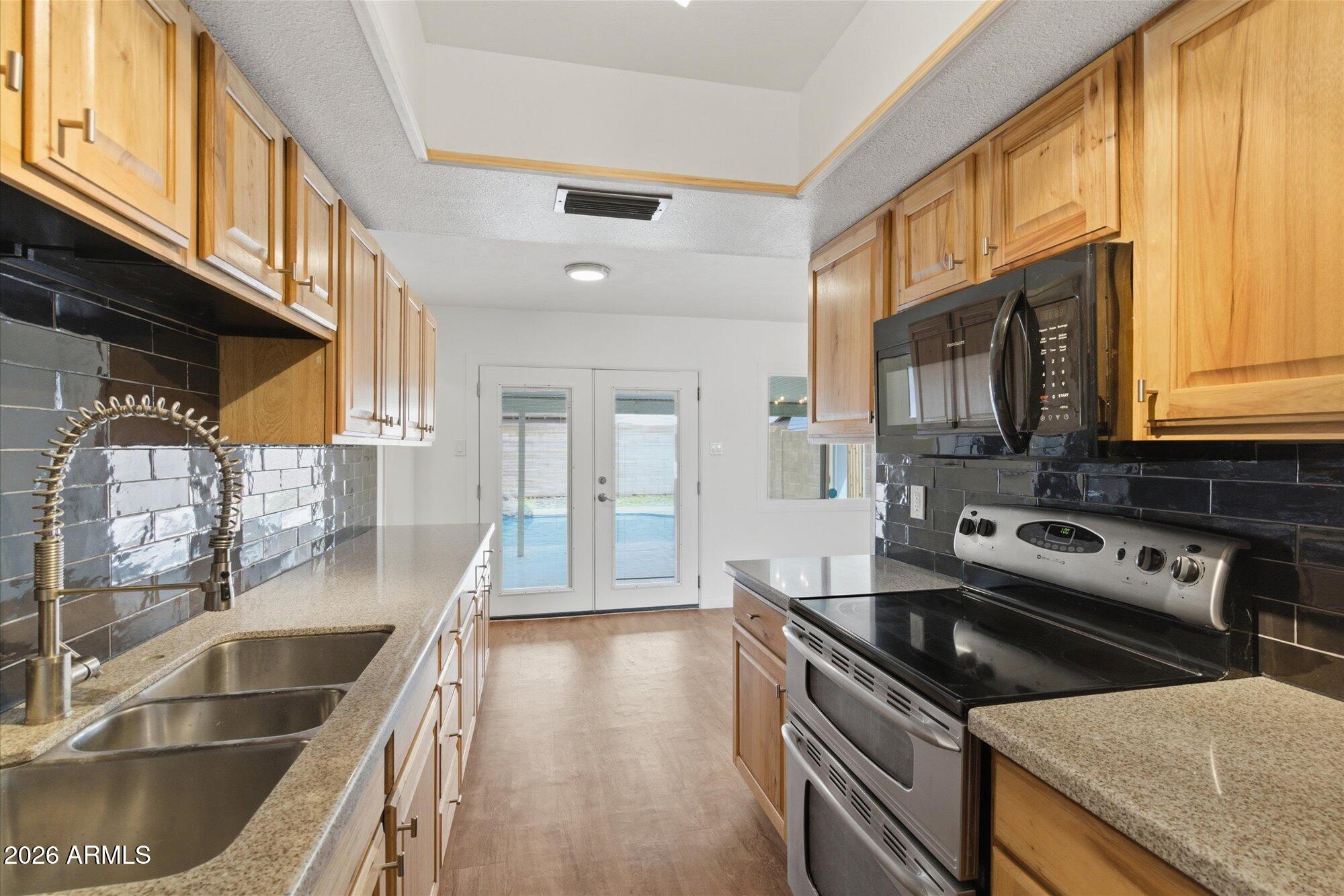 5402 W COUNTRY GABLES Drive