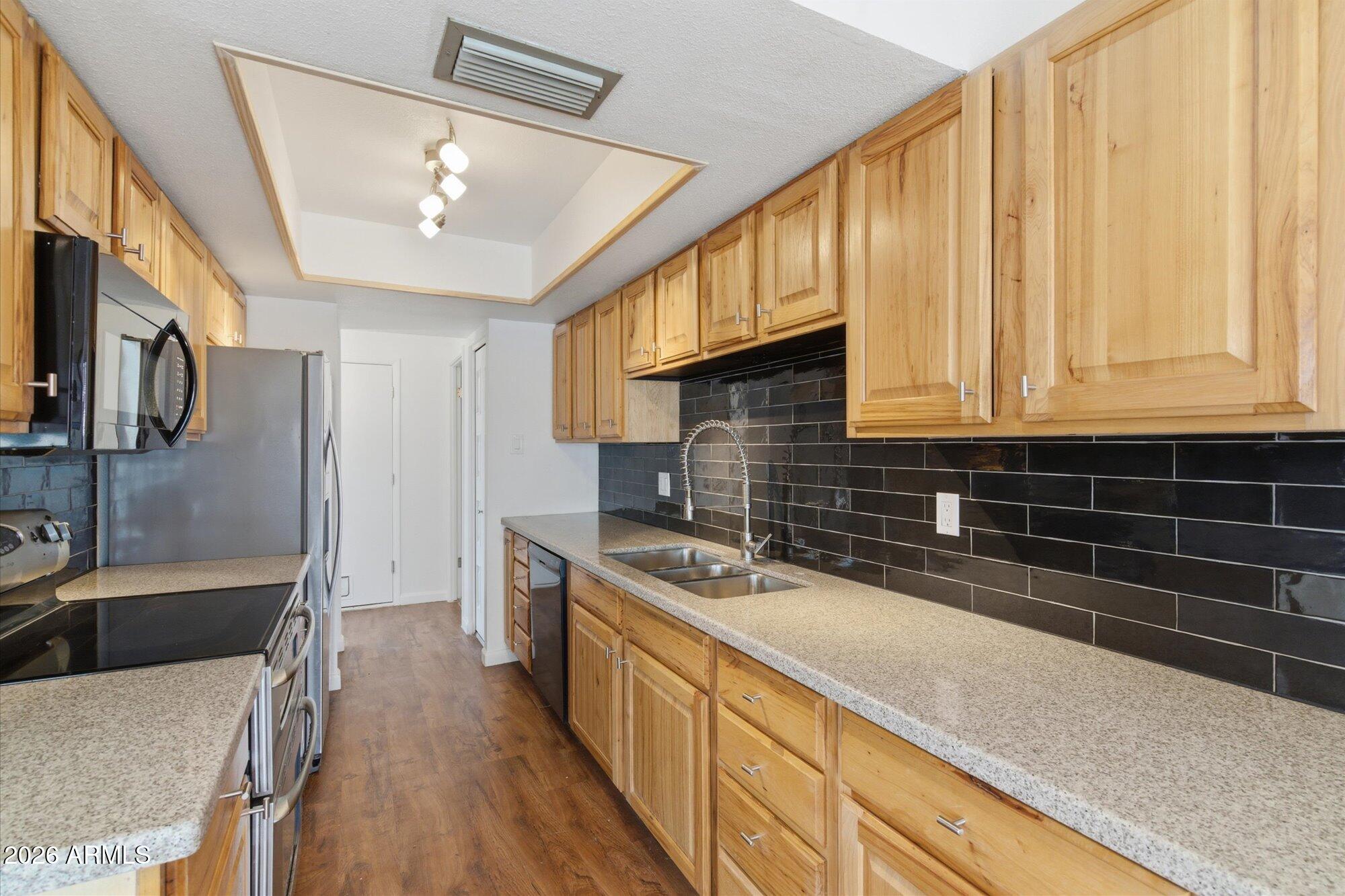 5402 W COUNTRY GABLES Drive