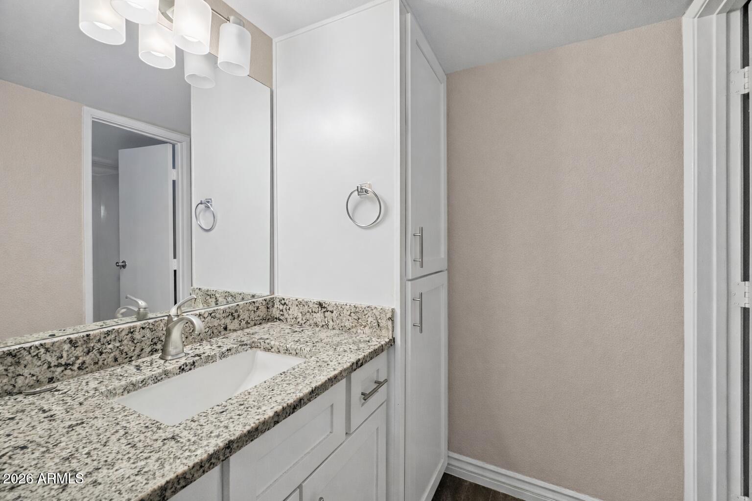 4410 N LONGVIEW Avenue 208