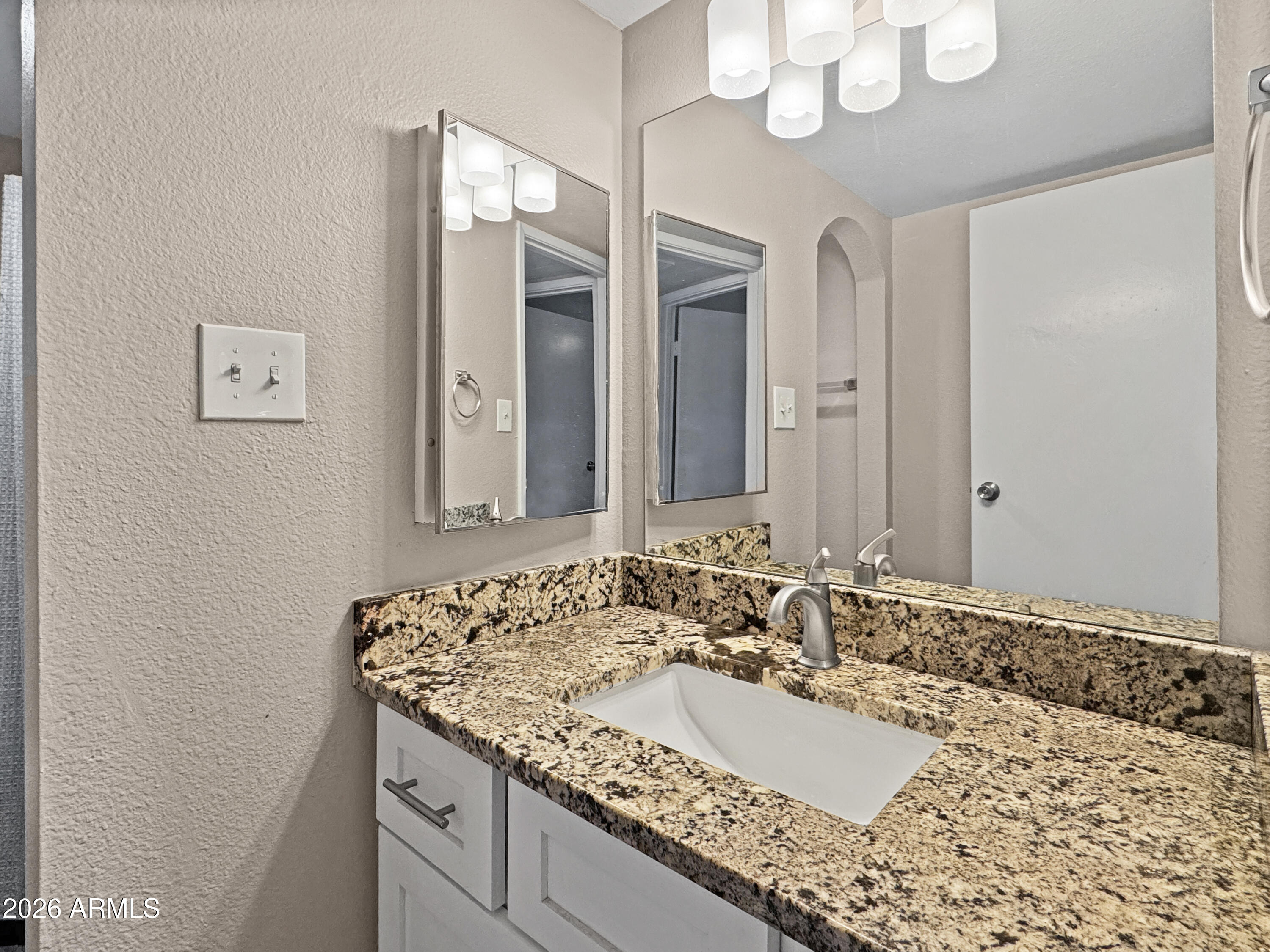 4410 N LONGVIEW Avenue 208