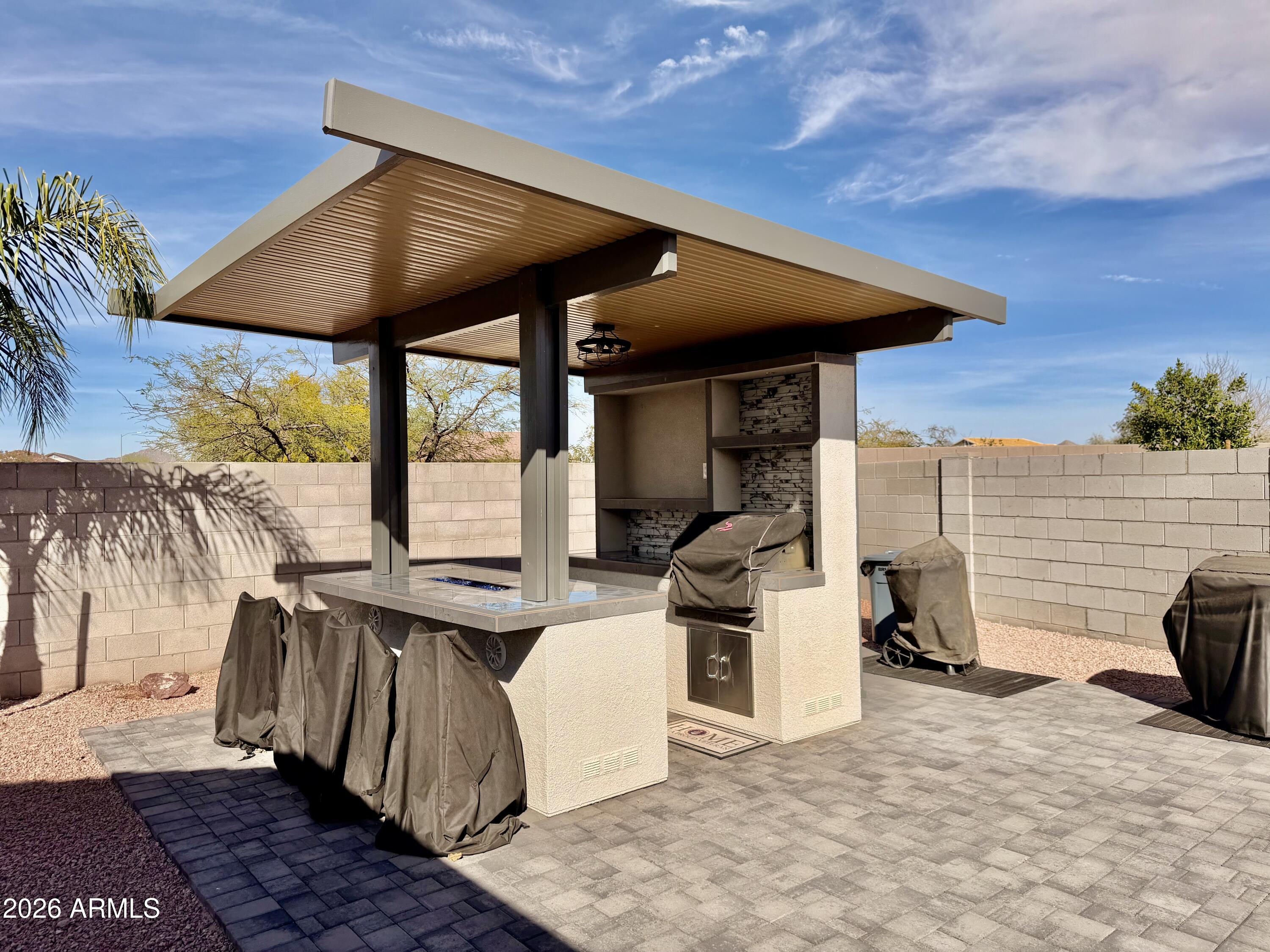 1194 E RIVERTON Place