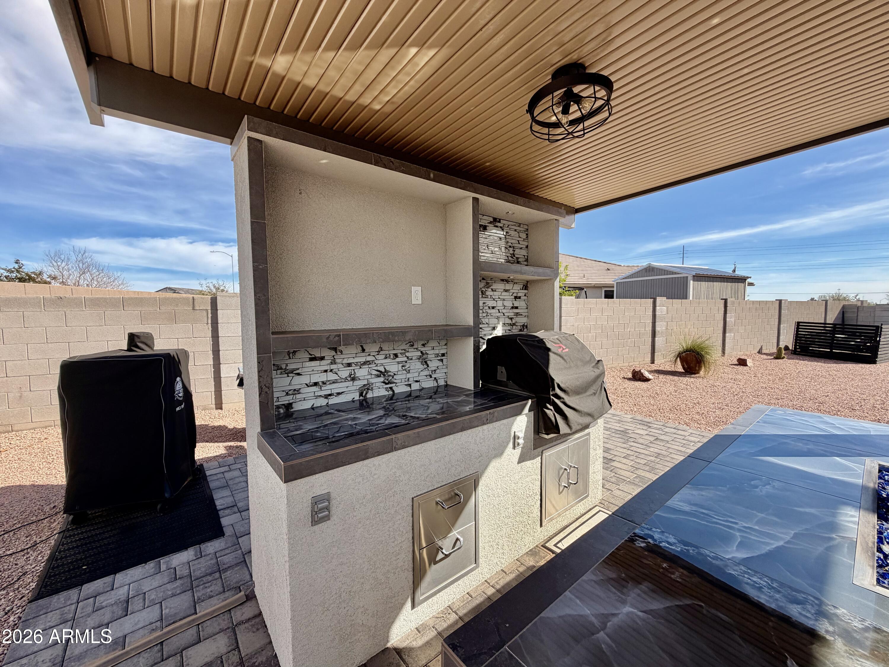 1194 E RIVERTON Place