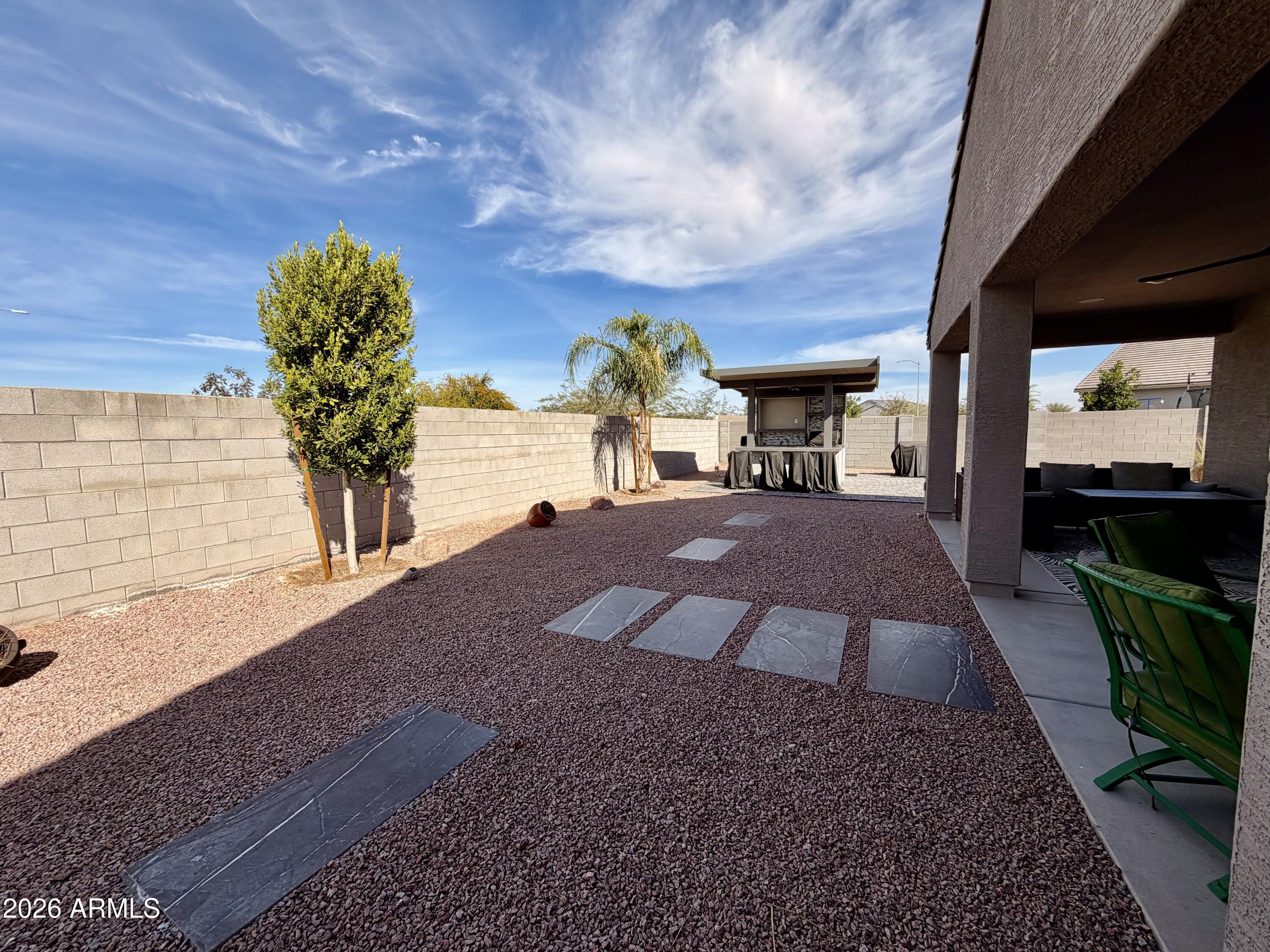 1194 E RIVERTON Place