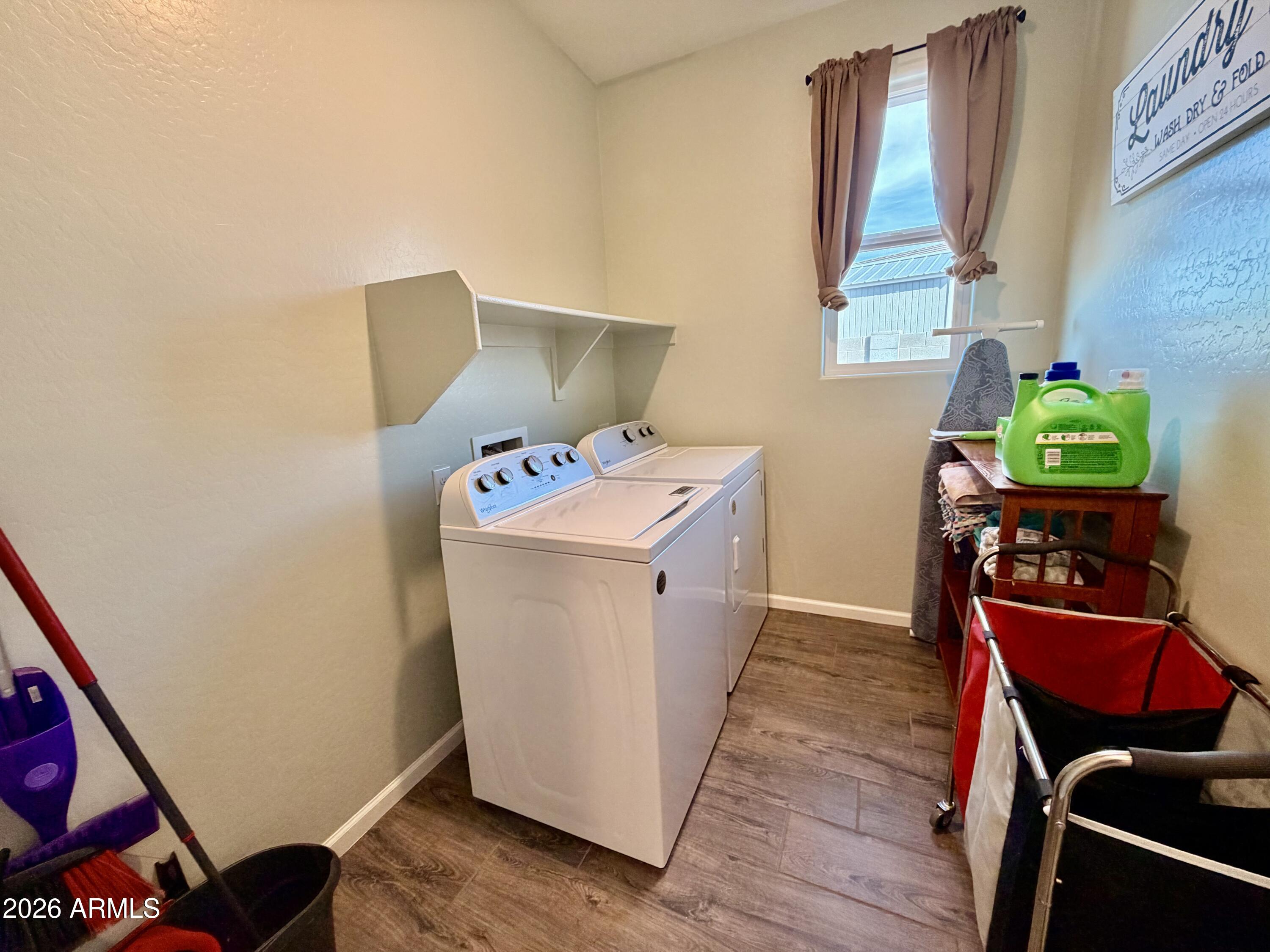 1194 E RIVERTON Place