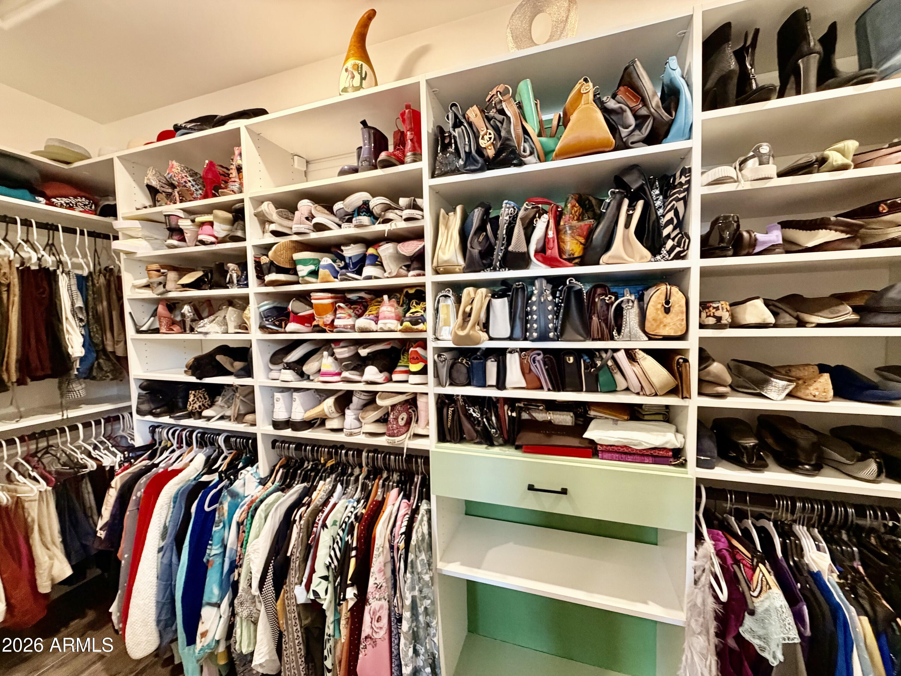 1194 E RIVERTON Place