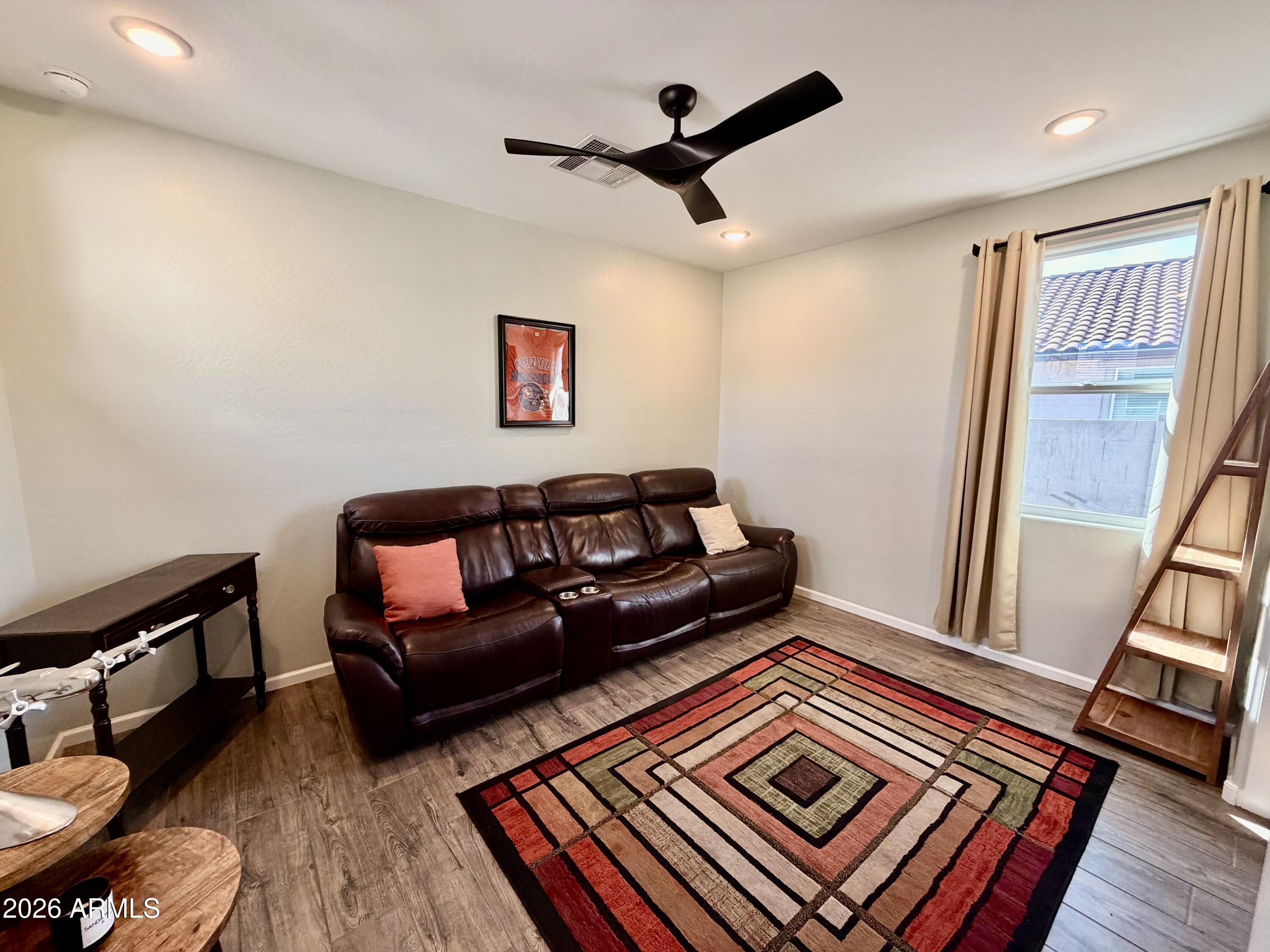 1194 E RIVERTON Place