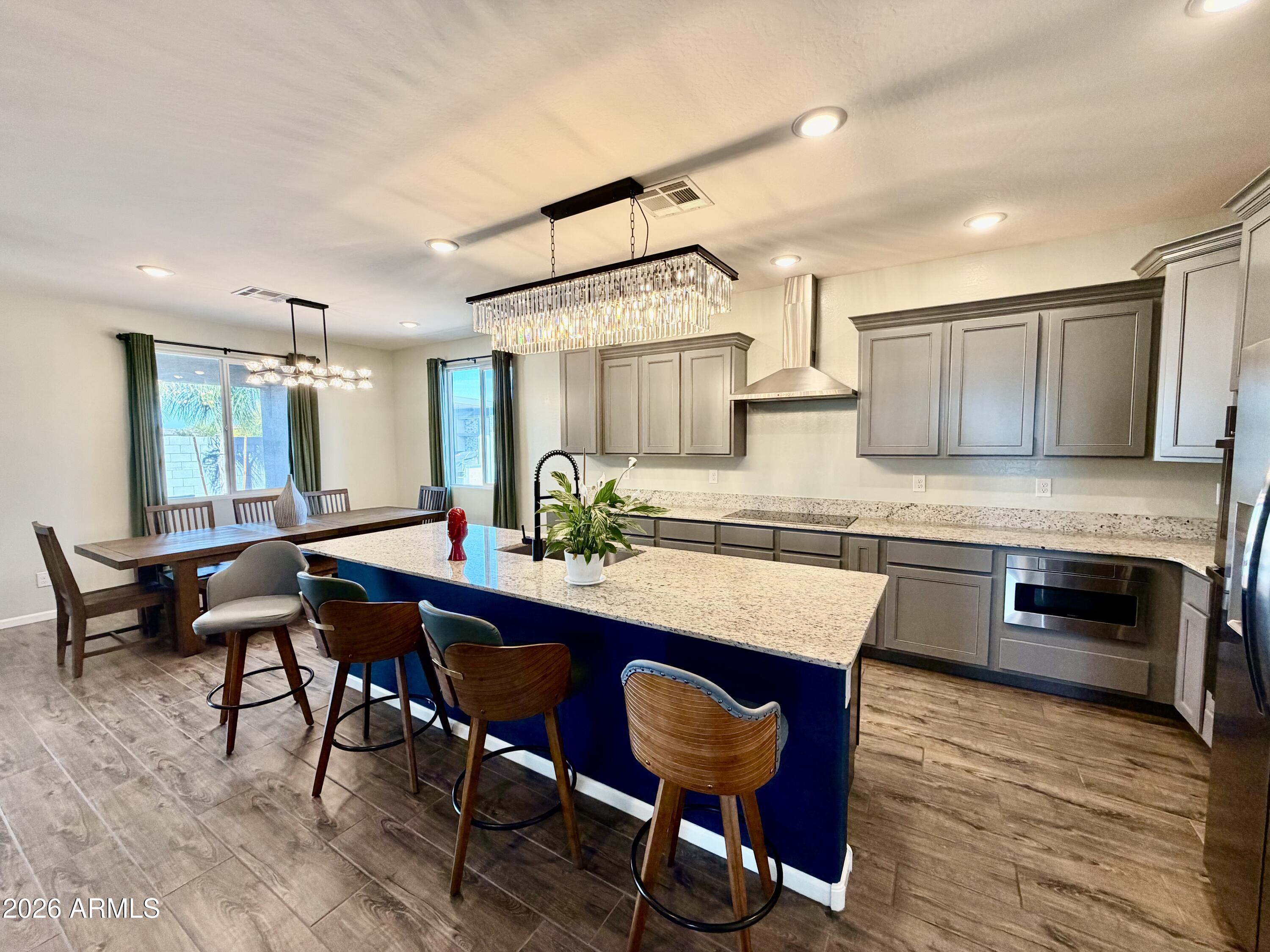 1194 E RIVERTON Place