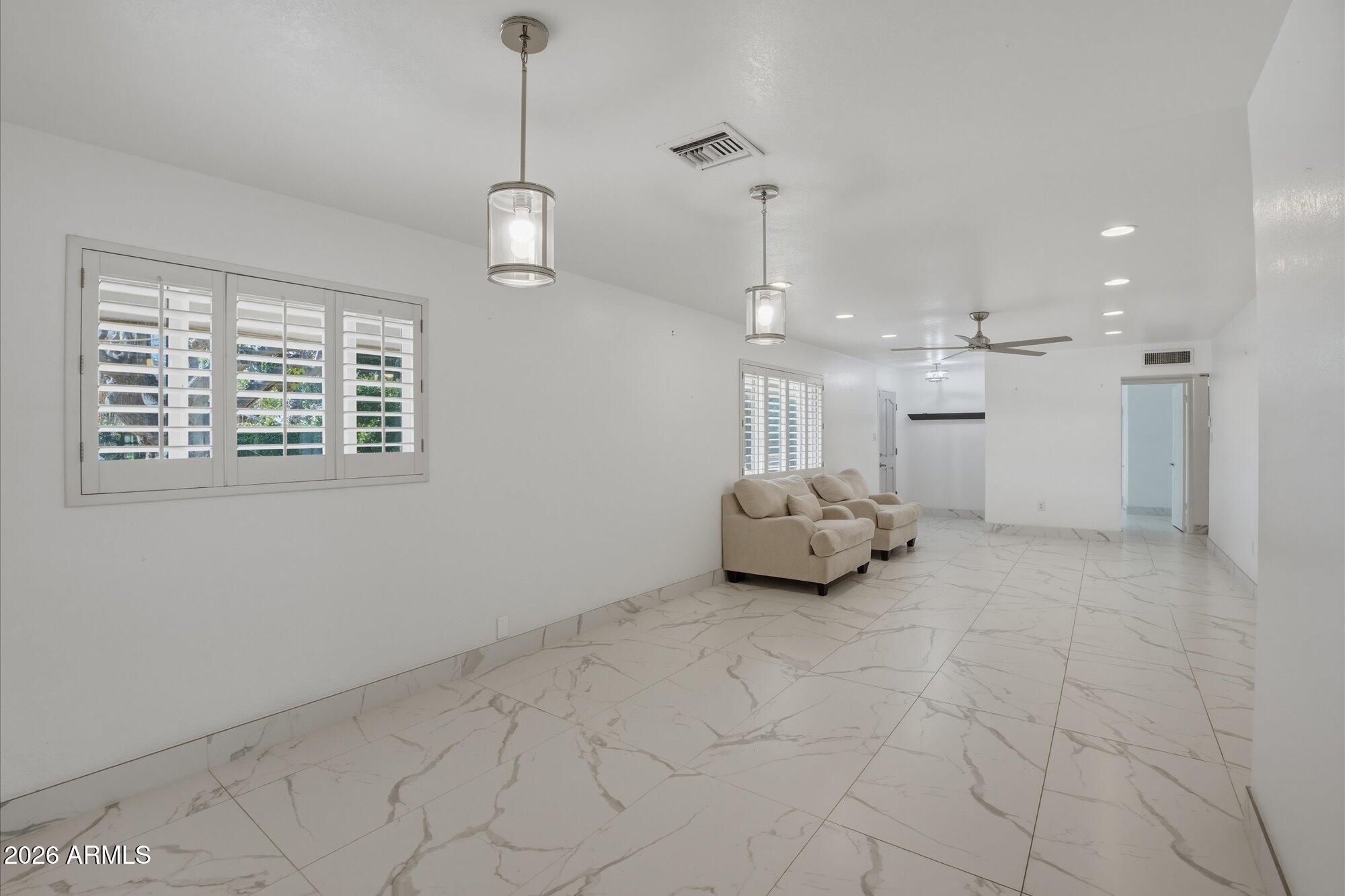 1532 W LOMA Lane
