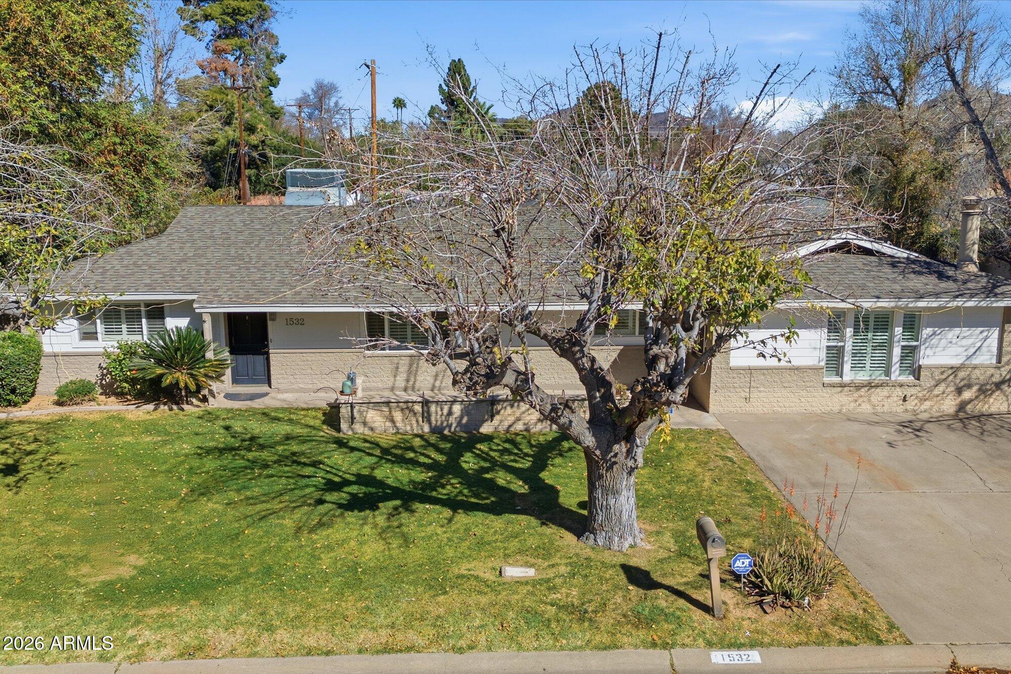 1532 W LOMA Lane