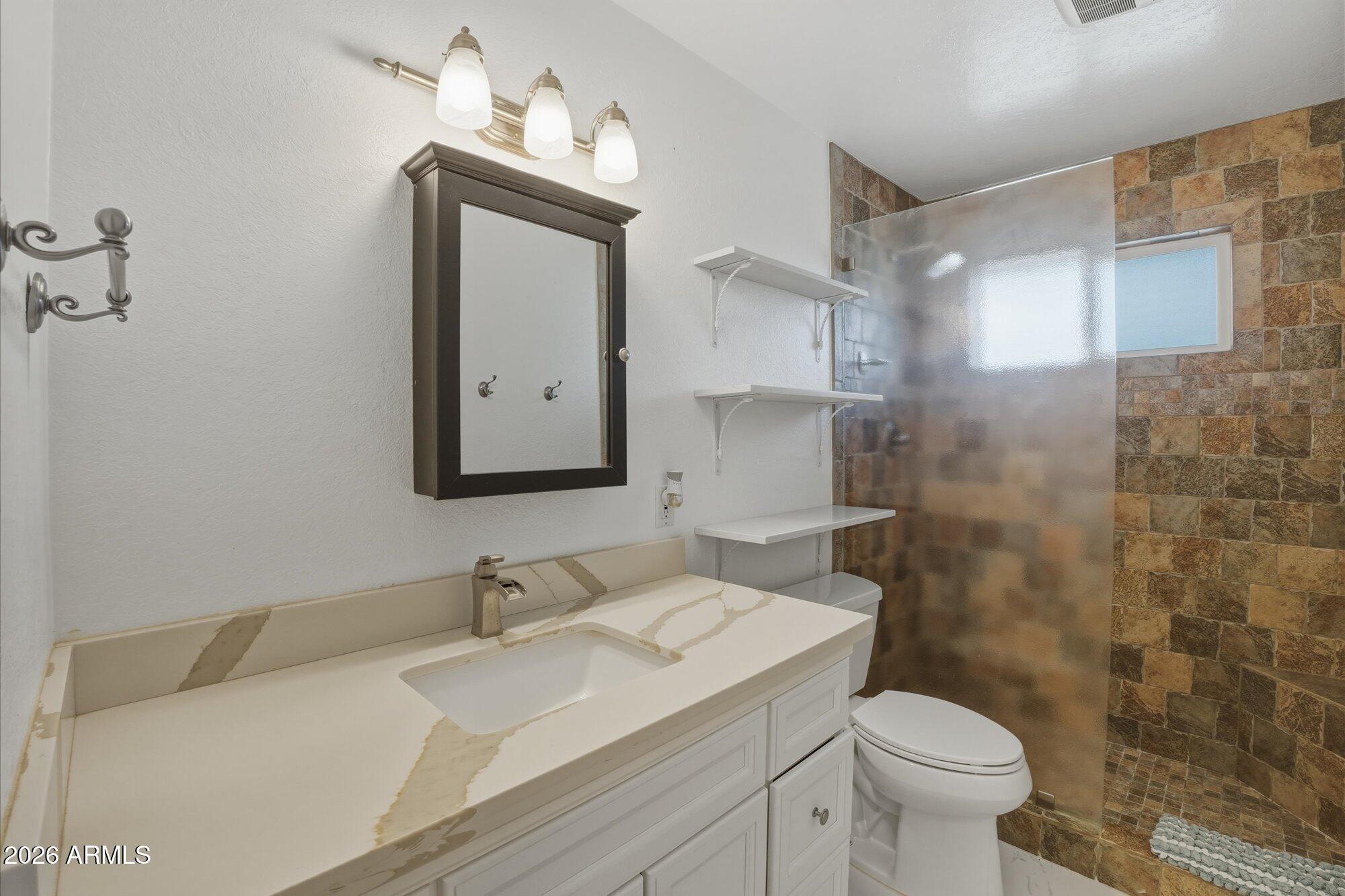 1532 W LOMA Lane