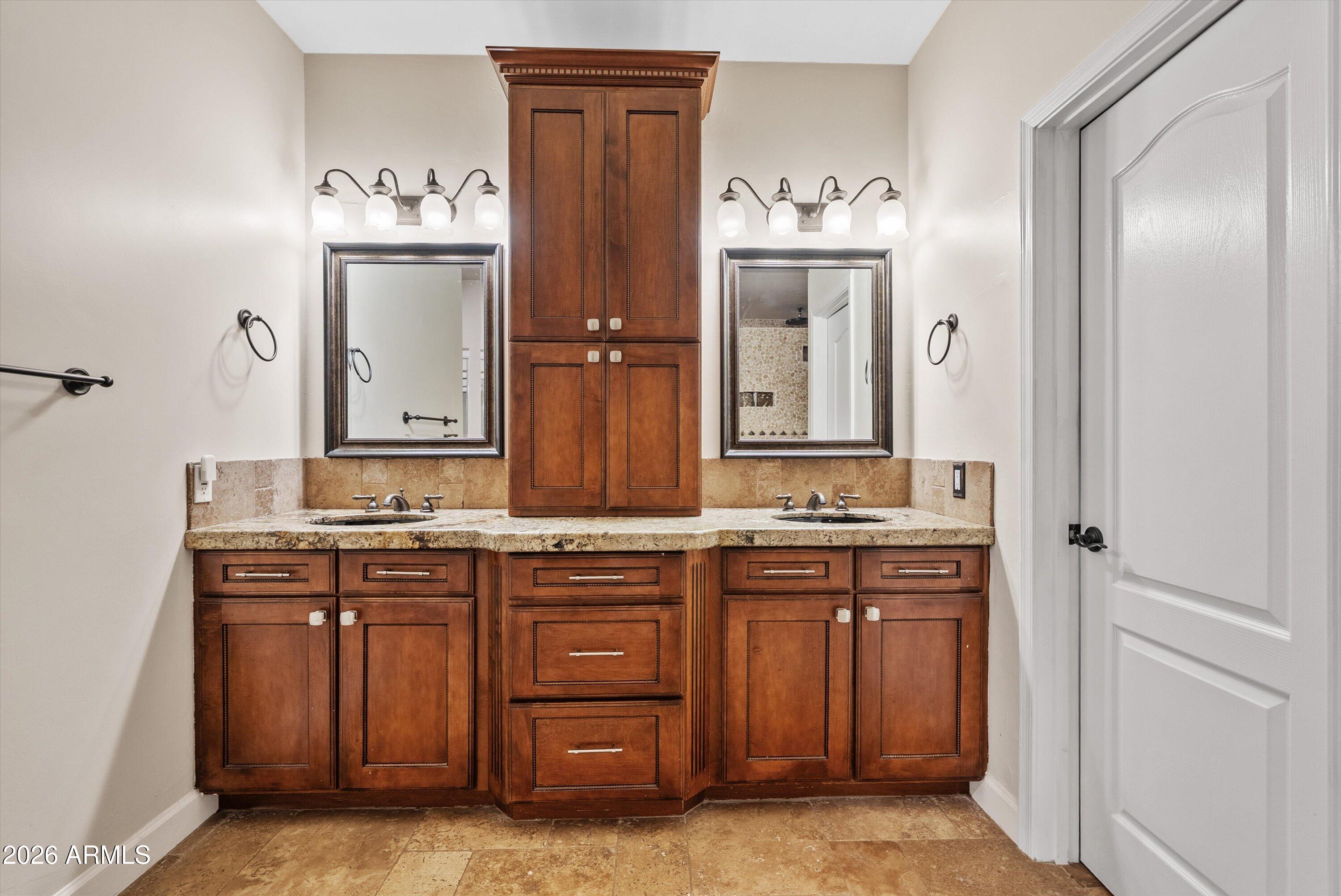 1515 E SARATOGA Court