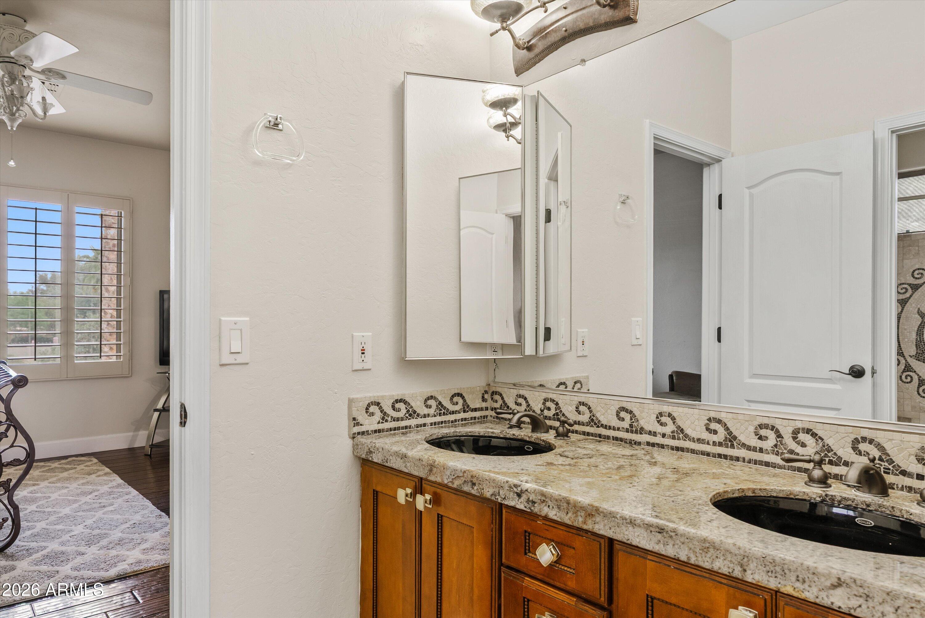 1515 E SARATOGA Court