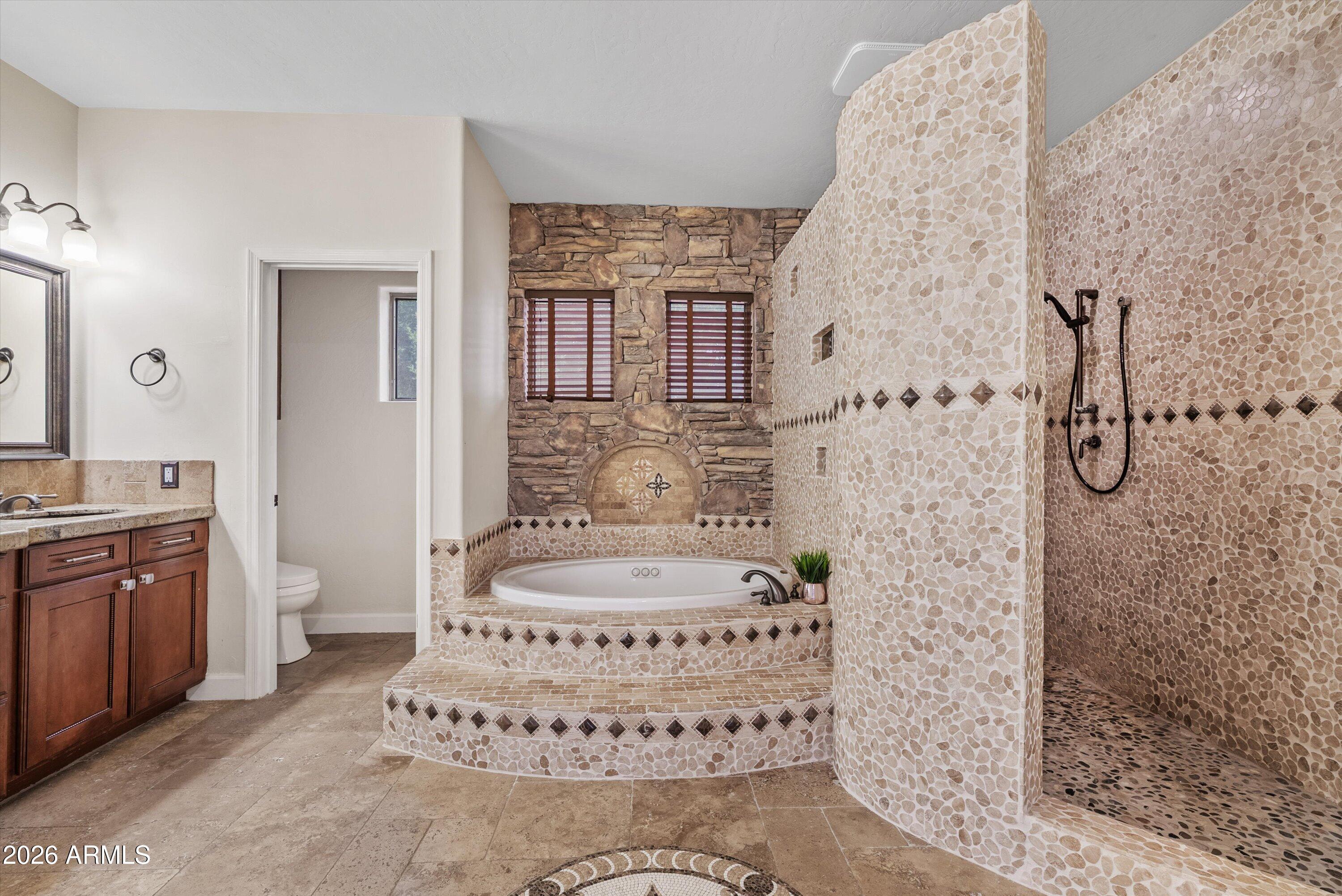 1515 E SARATOGA Court