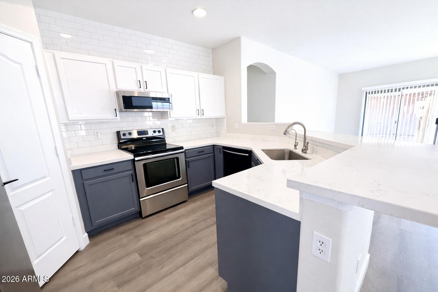 2633 E WATERVIEW Court