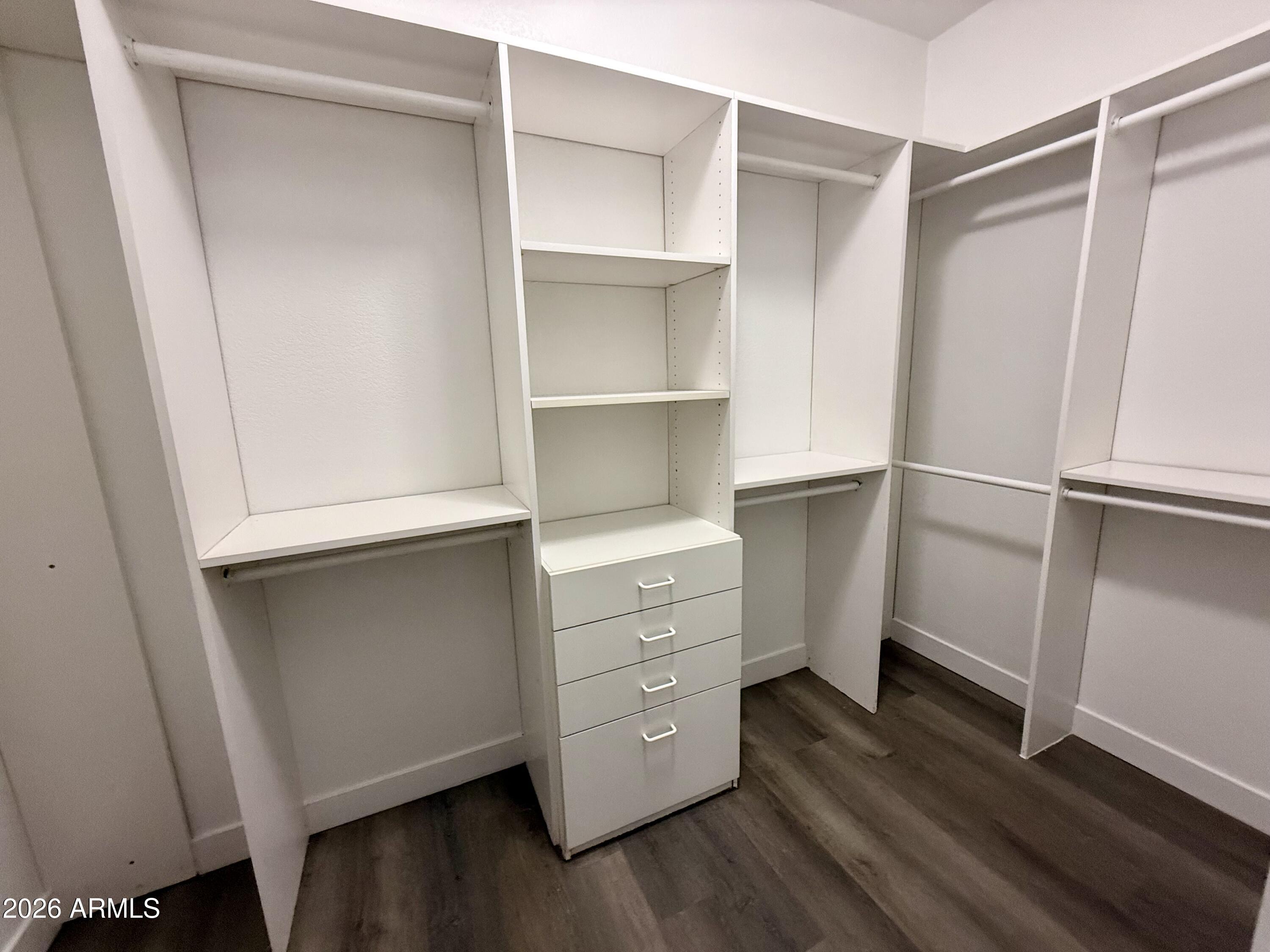 2633 E WATERVIEW Court