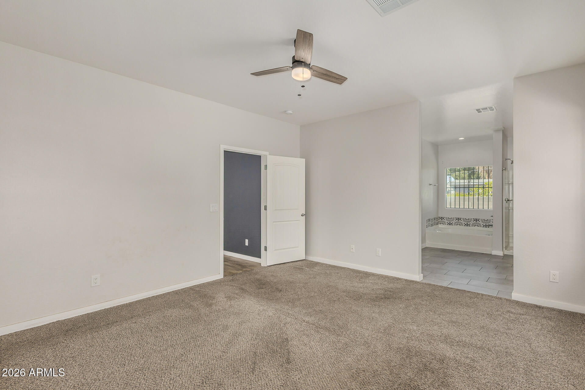 210 W SUNLAND Avenue