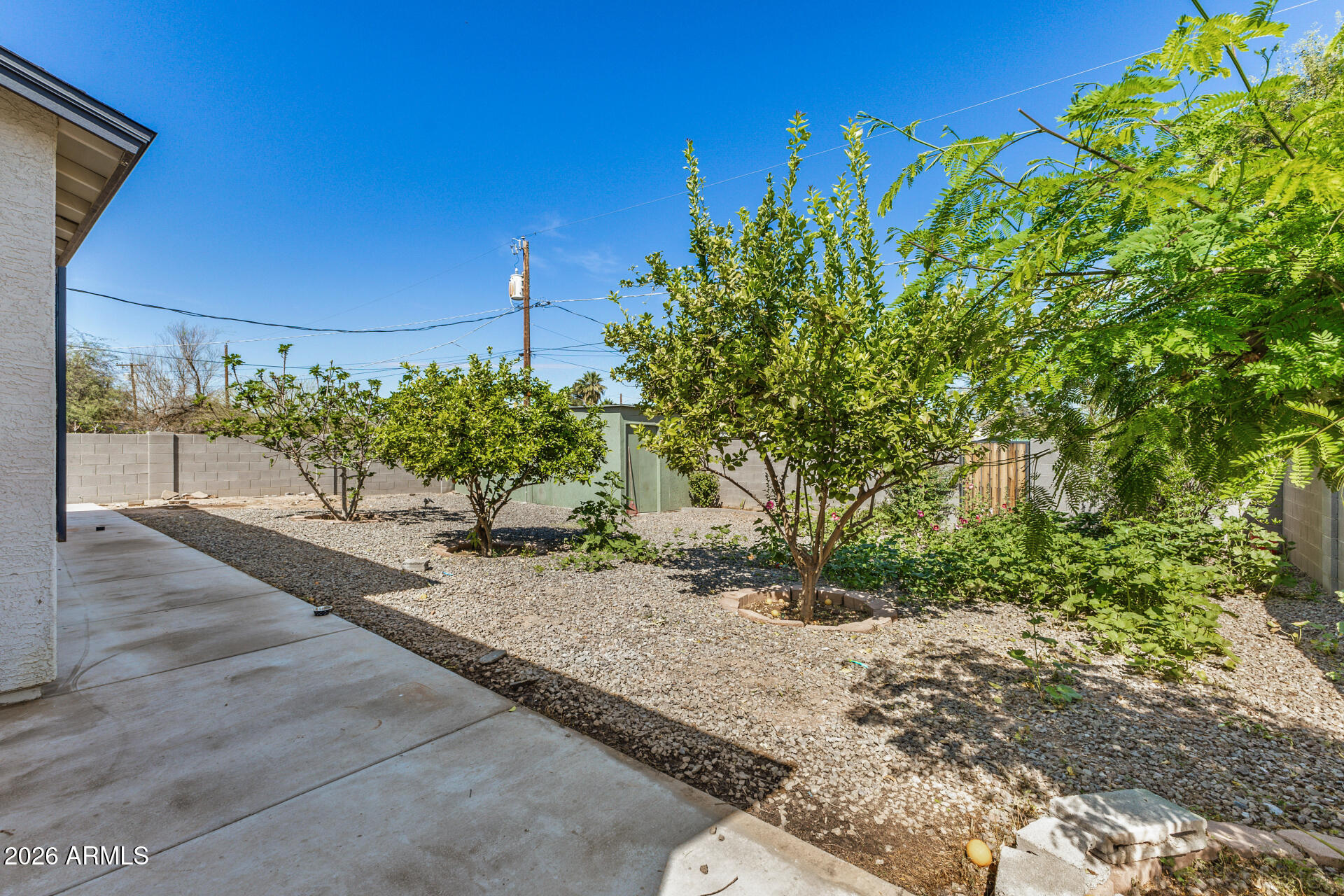 210 W SUNLAND Avenue