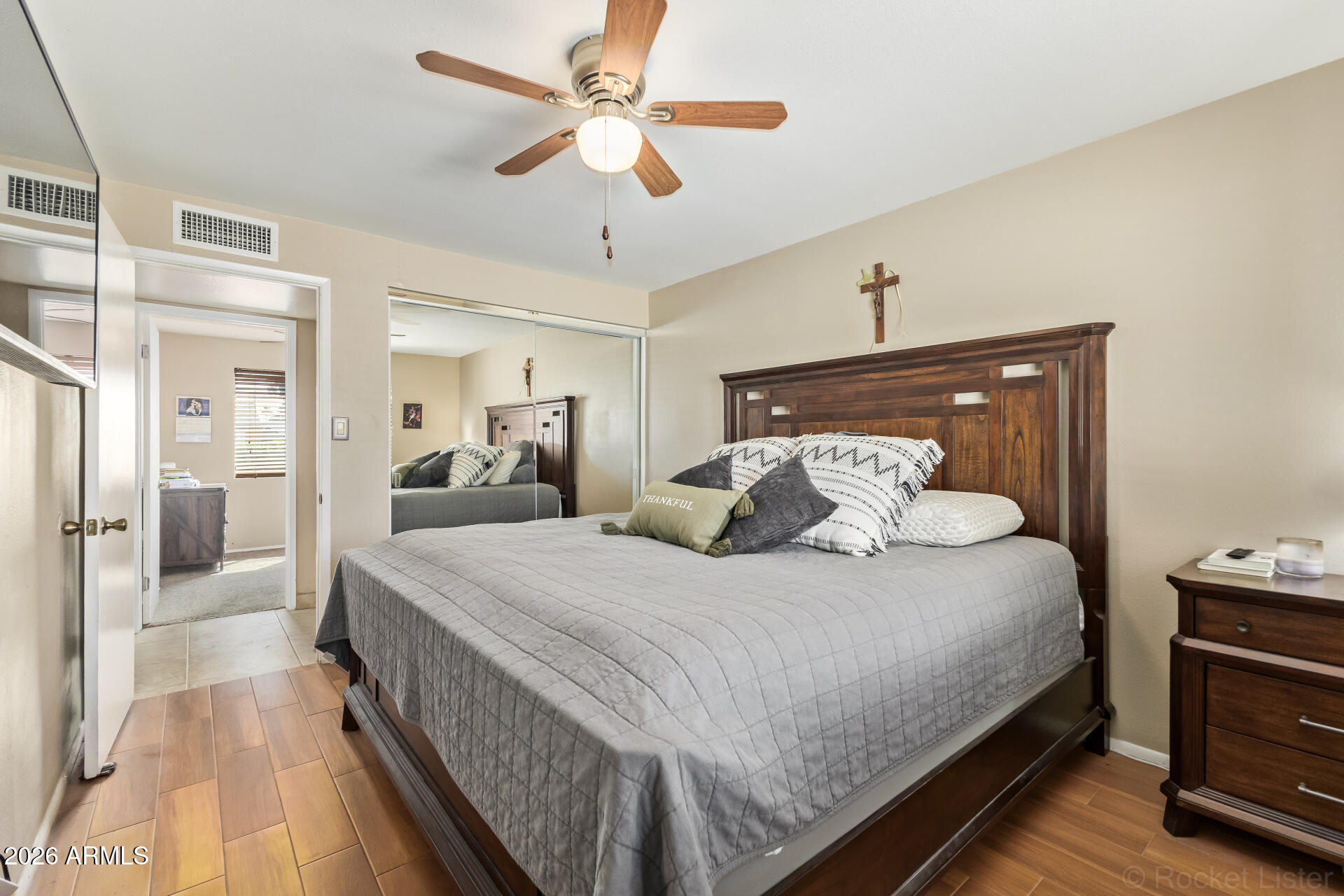 3932 E SURREY Avenue