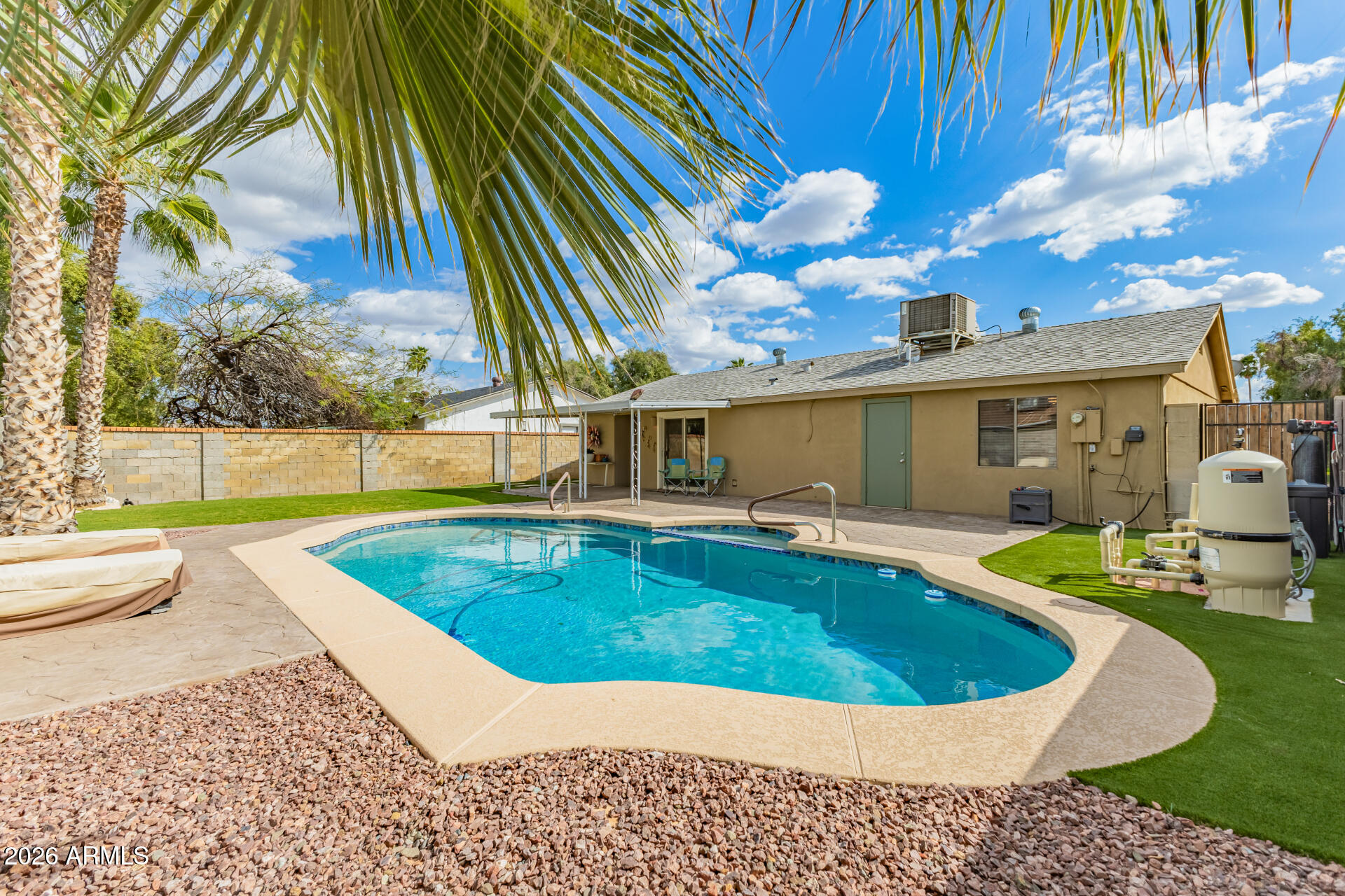 3932 E SURREY Avenue