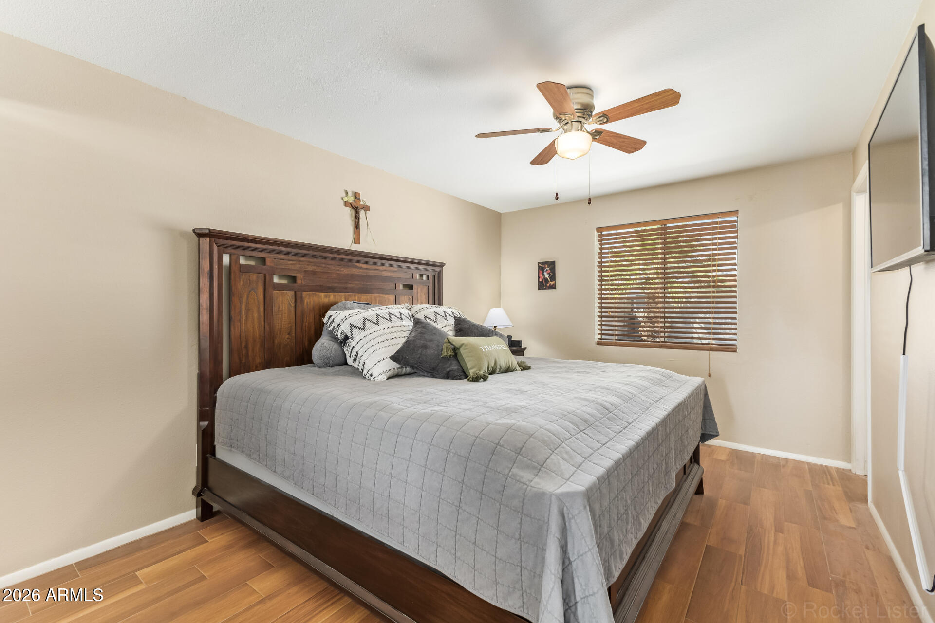 3932 E SURREY Avenue