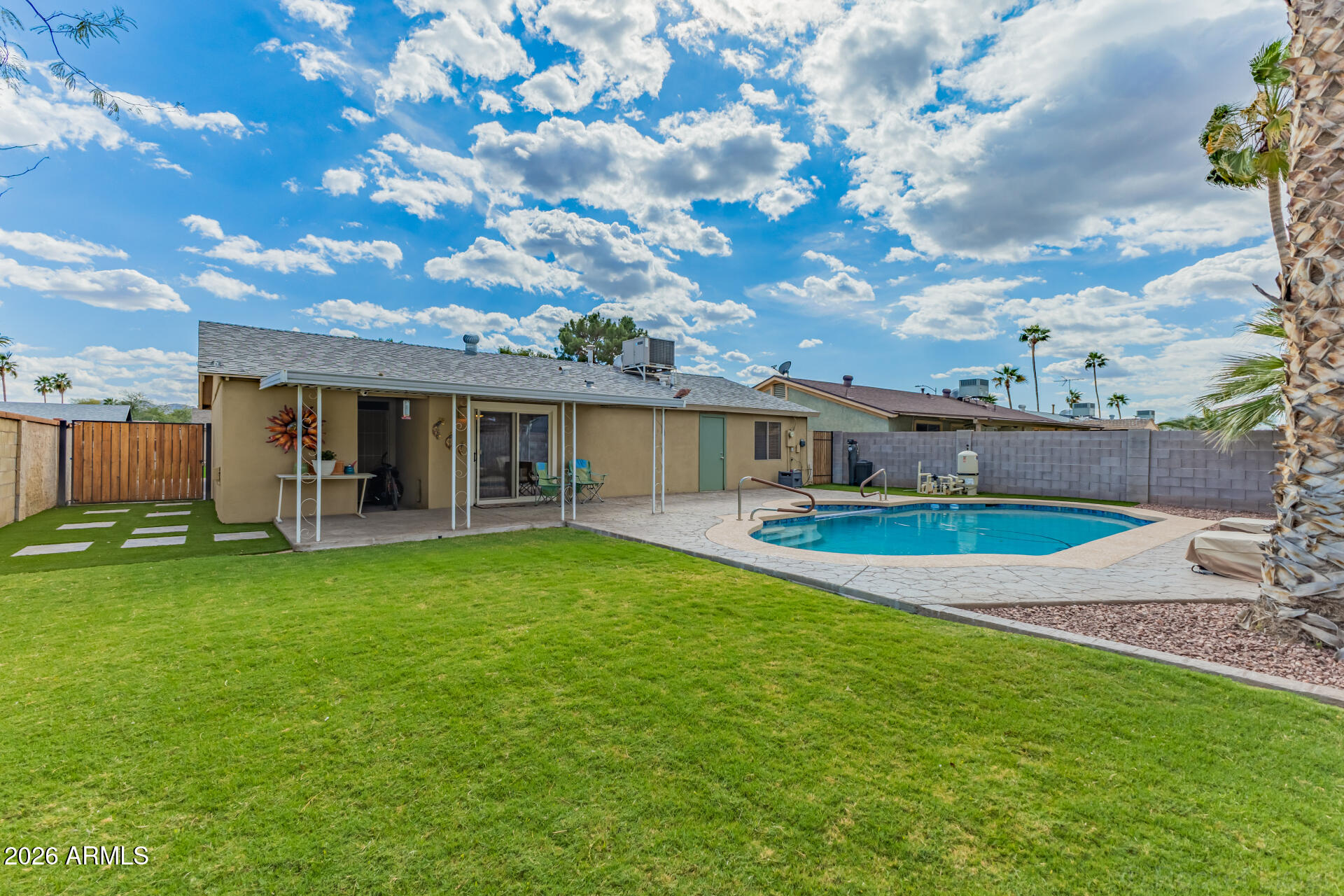 3932 E SURREY Avenue