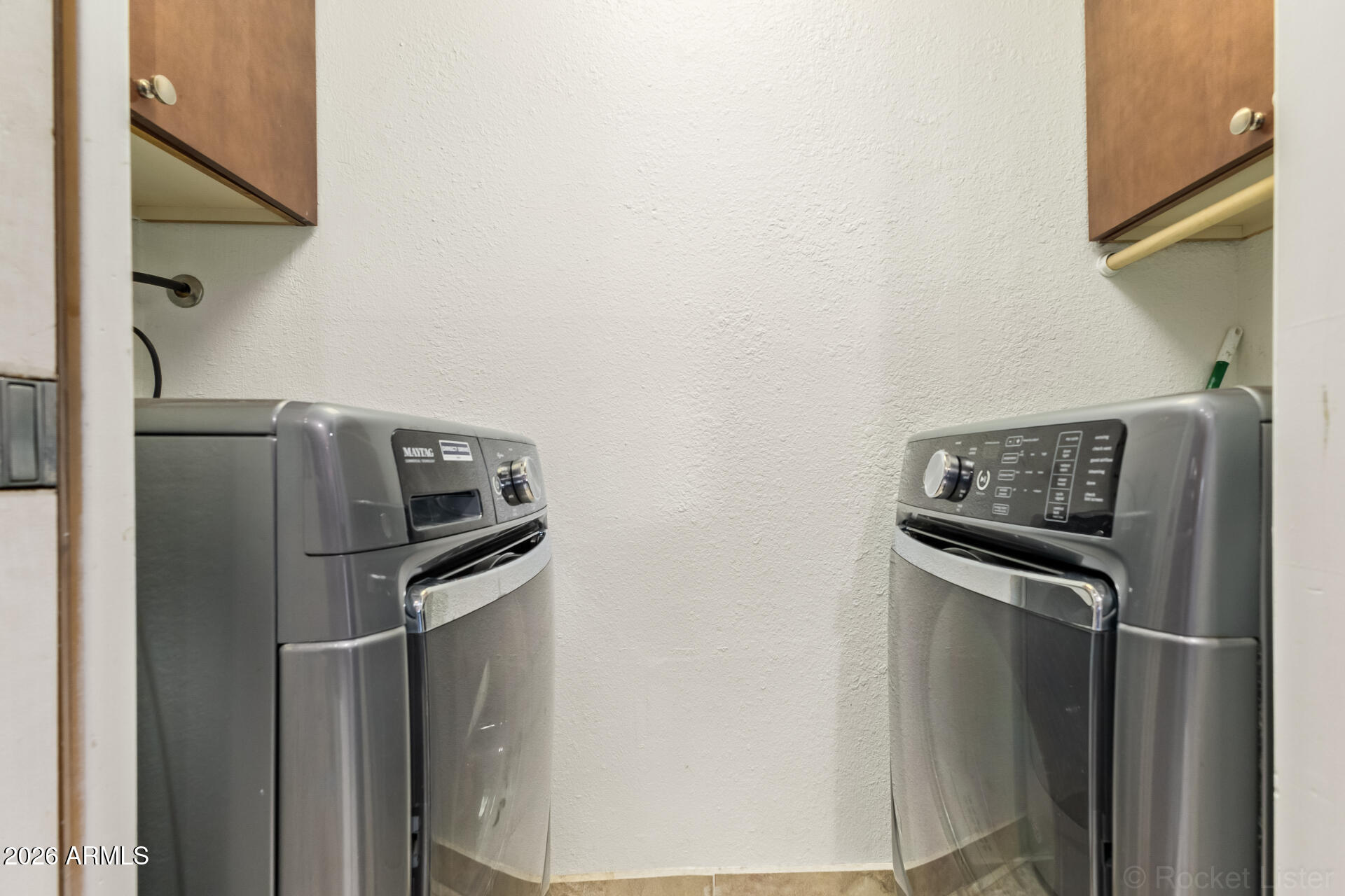 3932 E SURREY Avenue