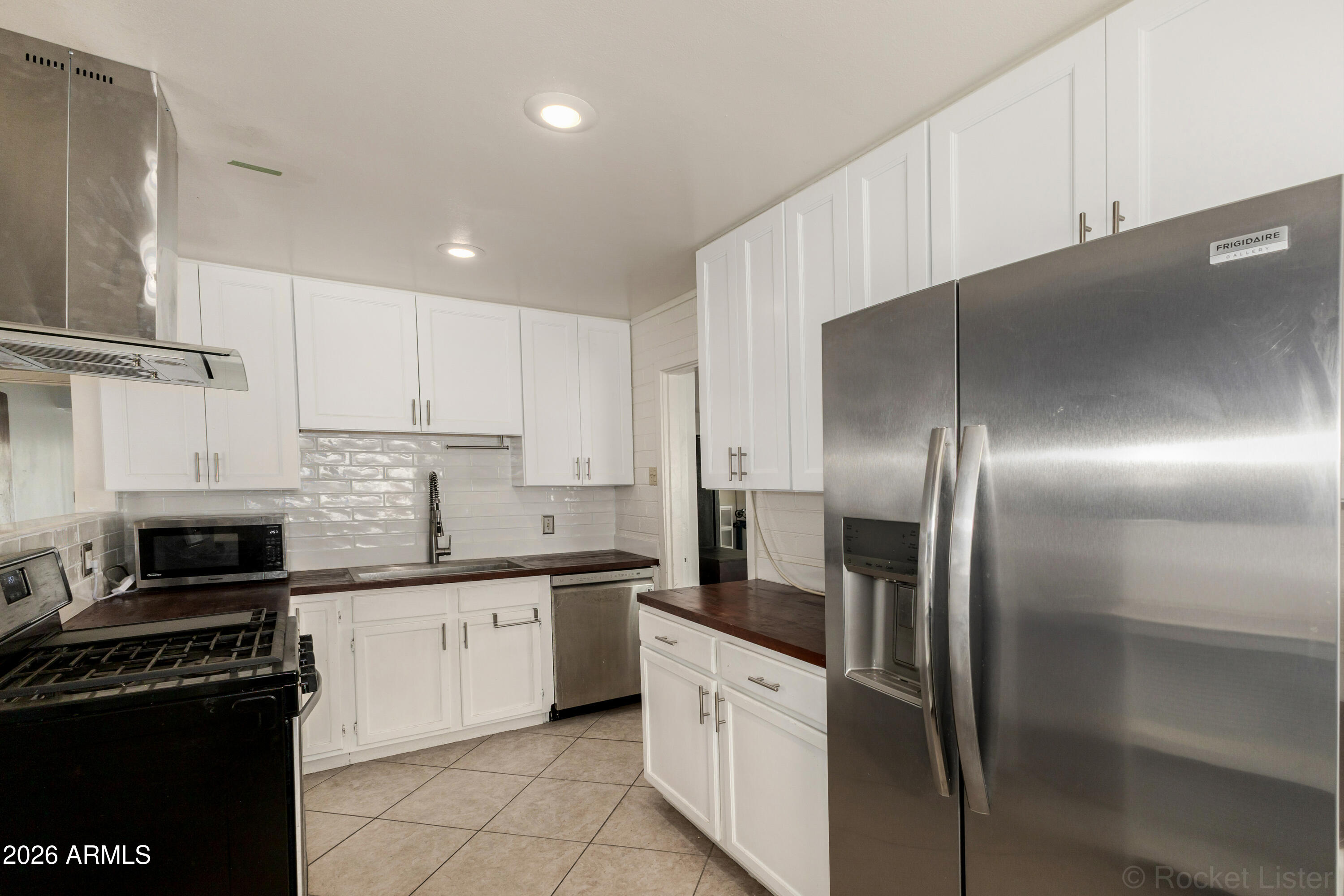 410 W PARKWAY Boulevard