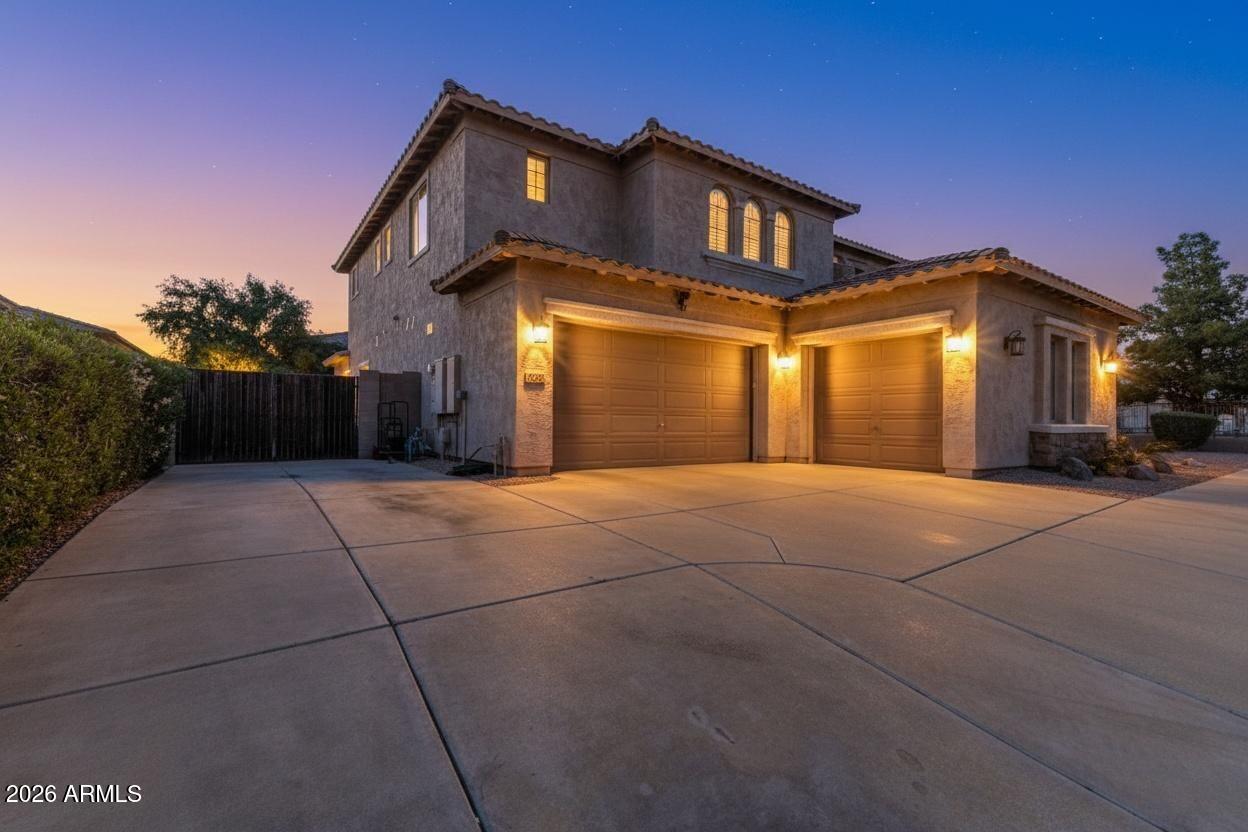 20394 E CALLE DE FLORES