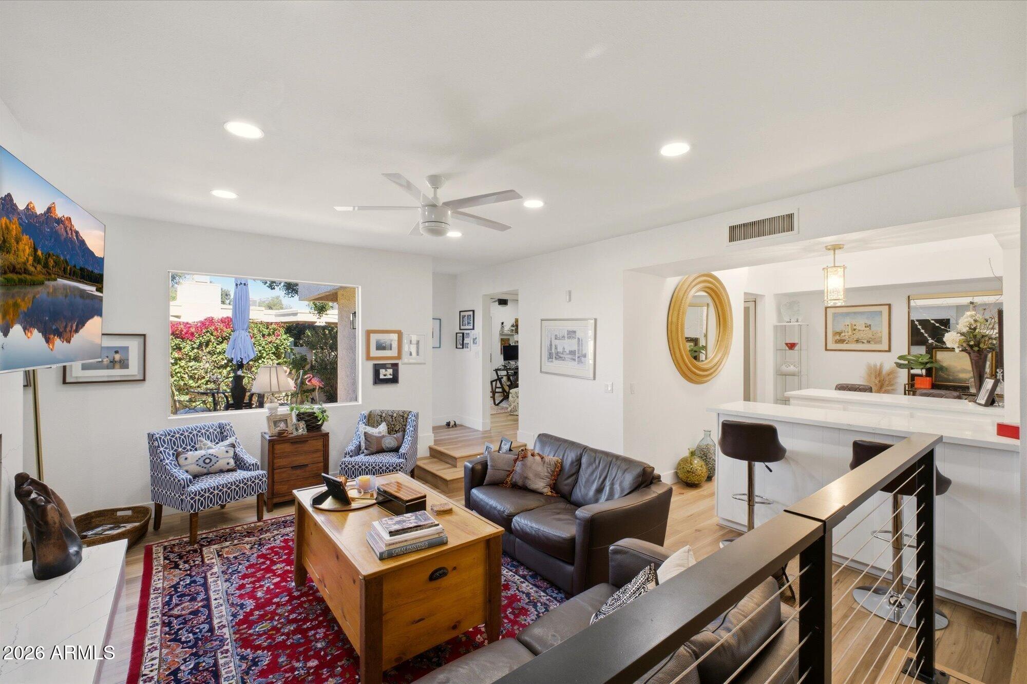 8212 E DEL CUARZO Drive