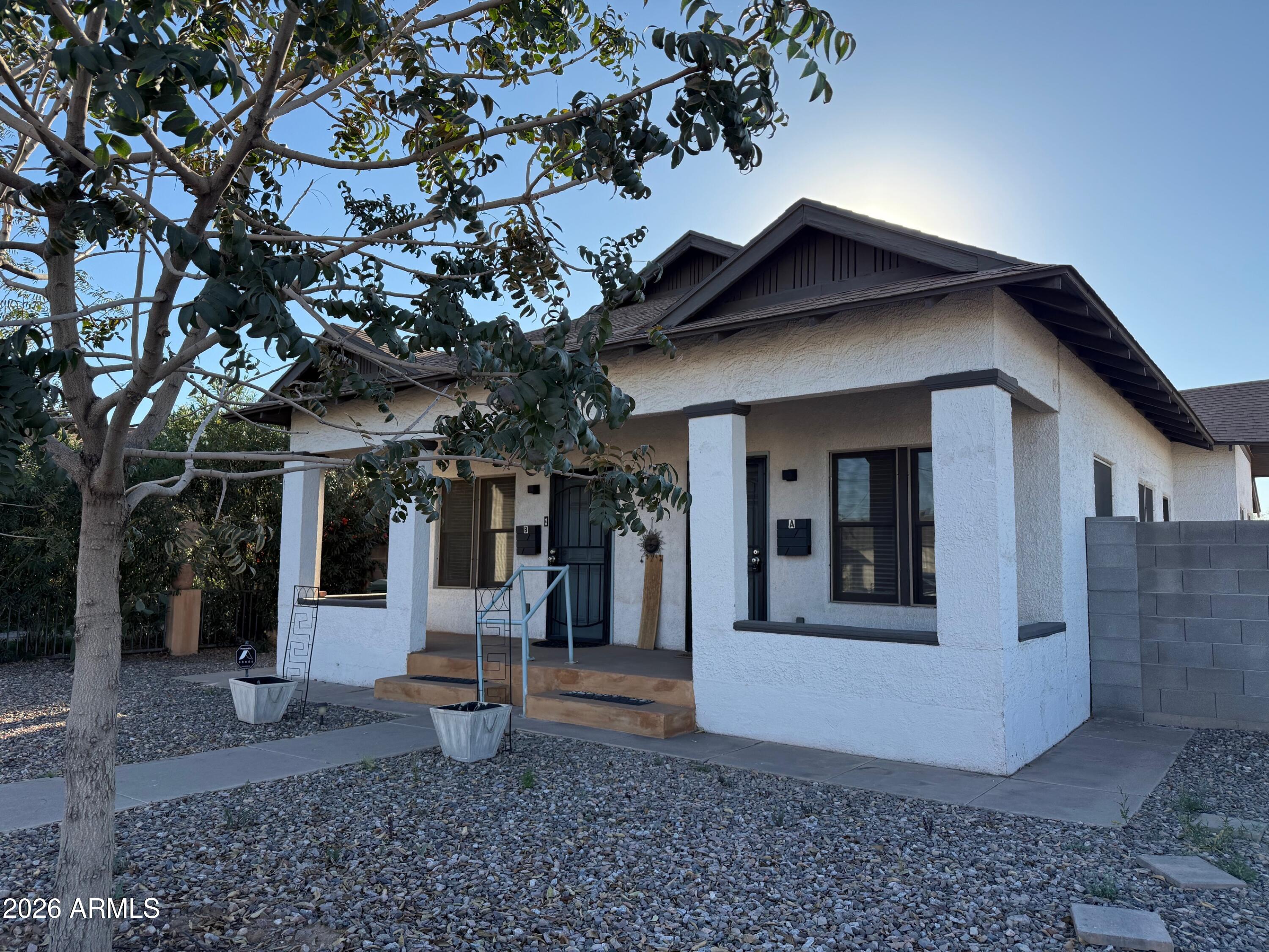 438 N 17TH Avenue