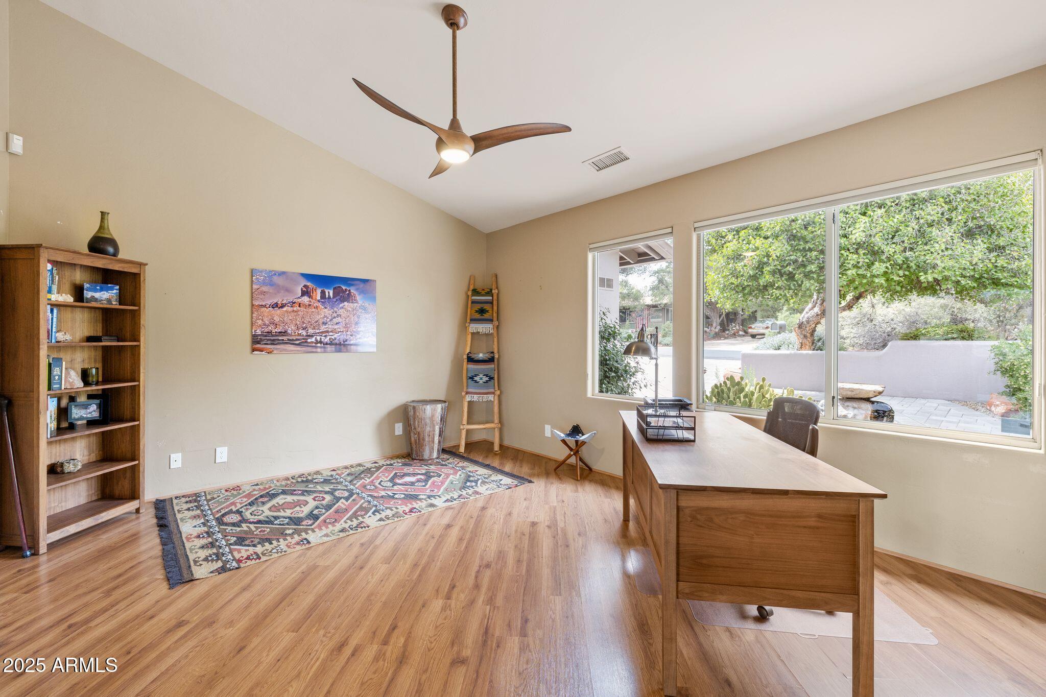 190 ROLLING HILLS Road