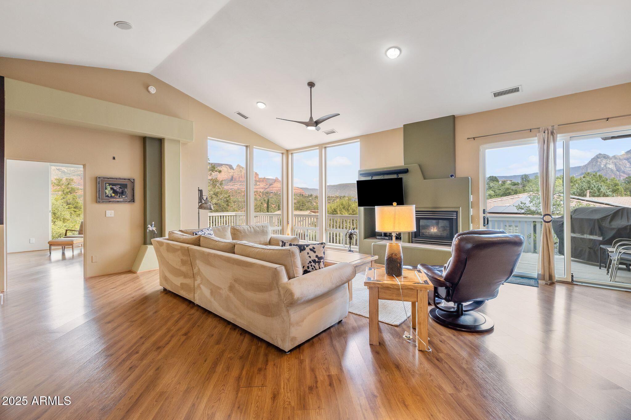 190 ROLLING HILLS Road