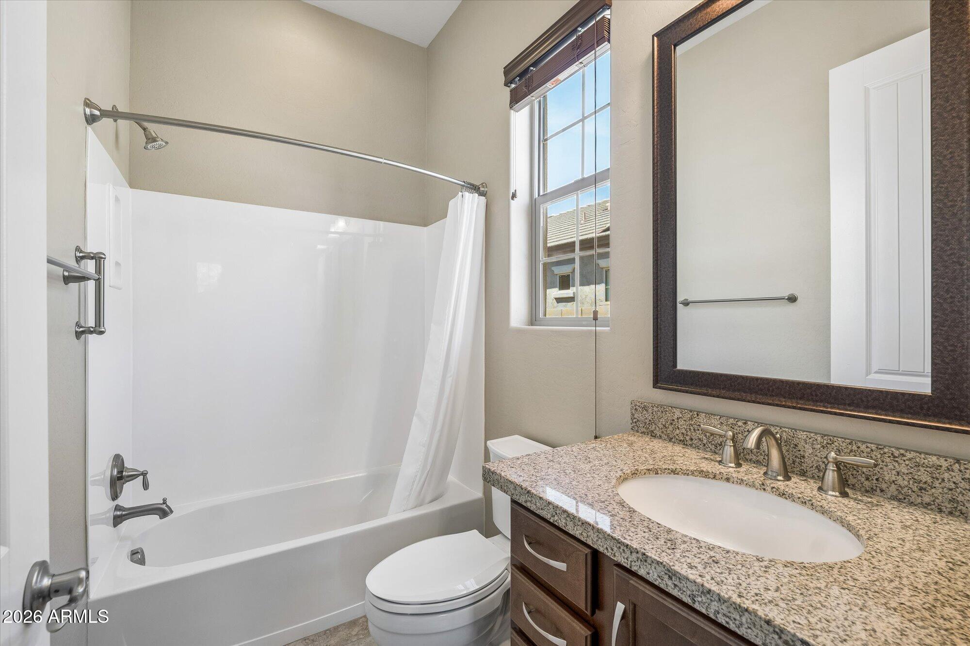 3962 E REDWOOD Place