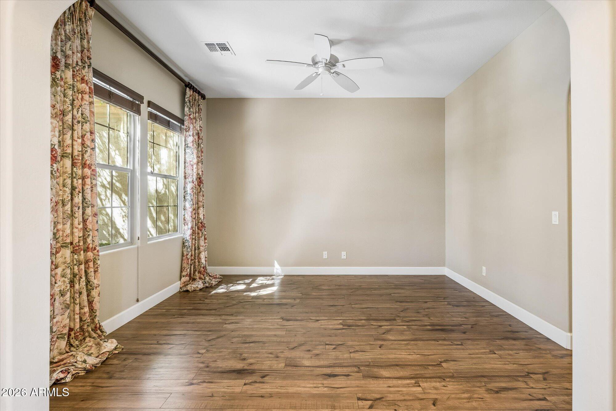 3962 E REDWOOD Place