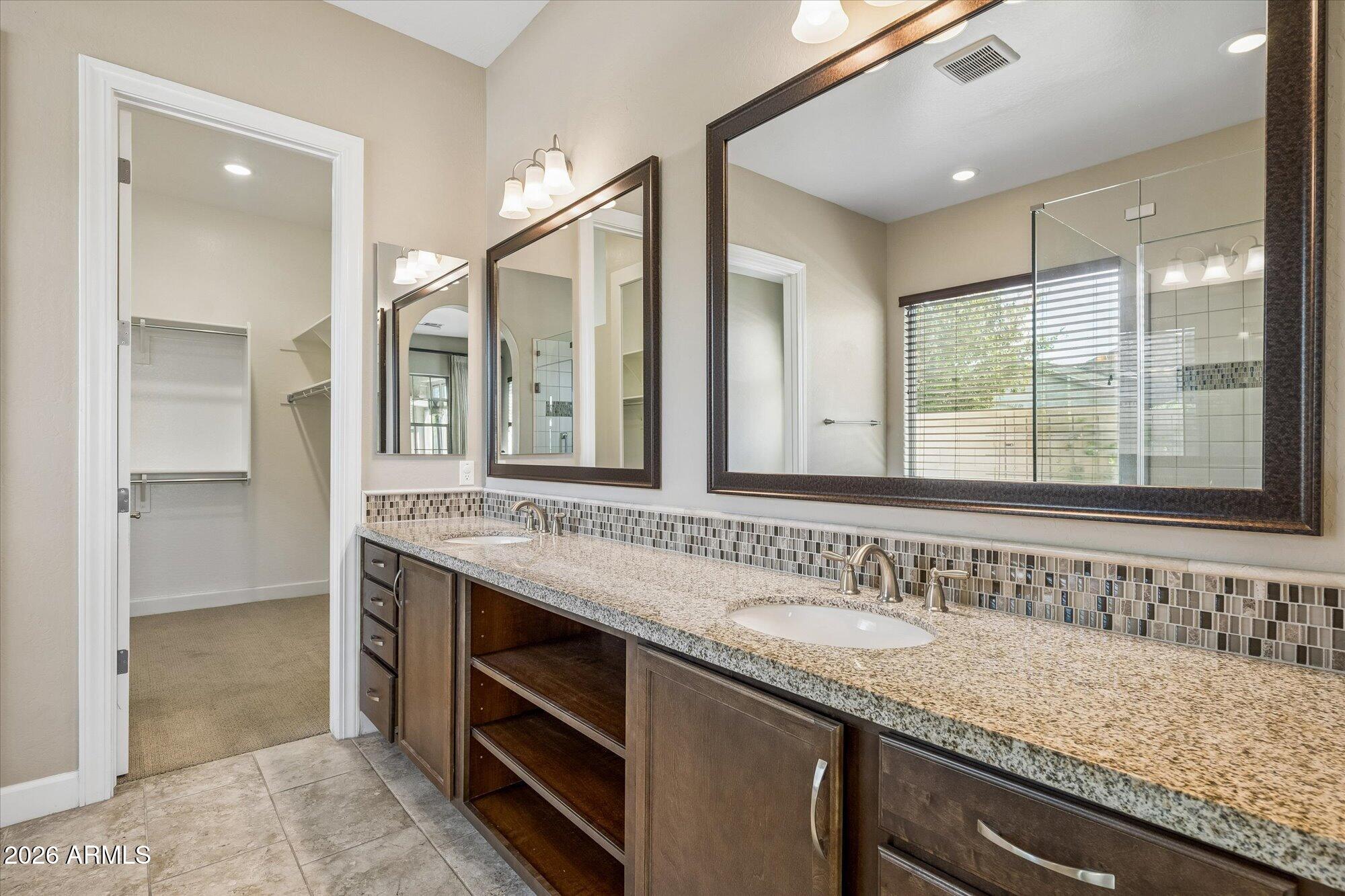 3962 E REDWOOD Place