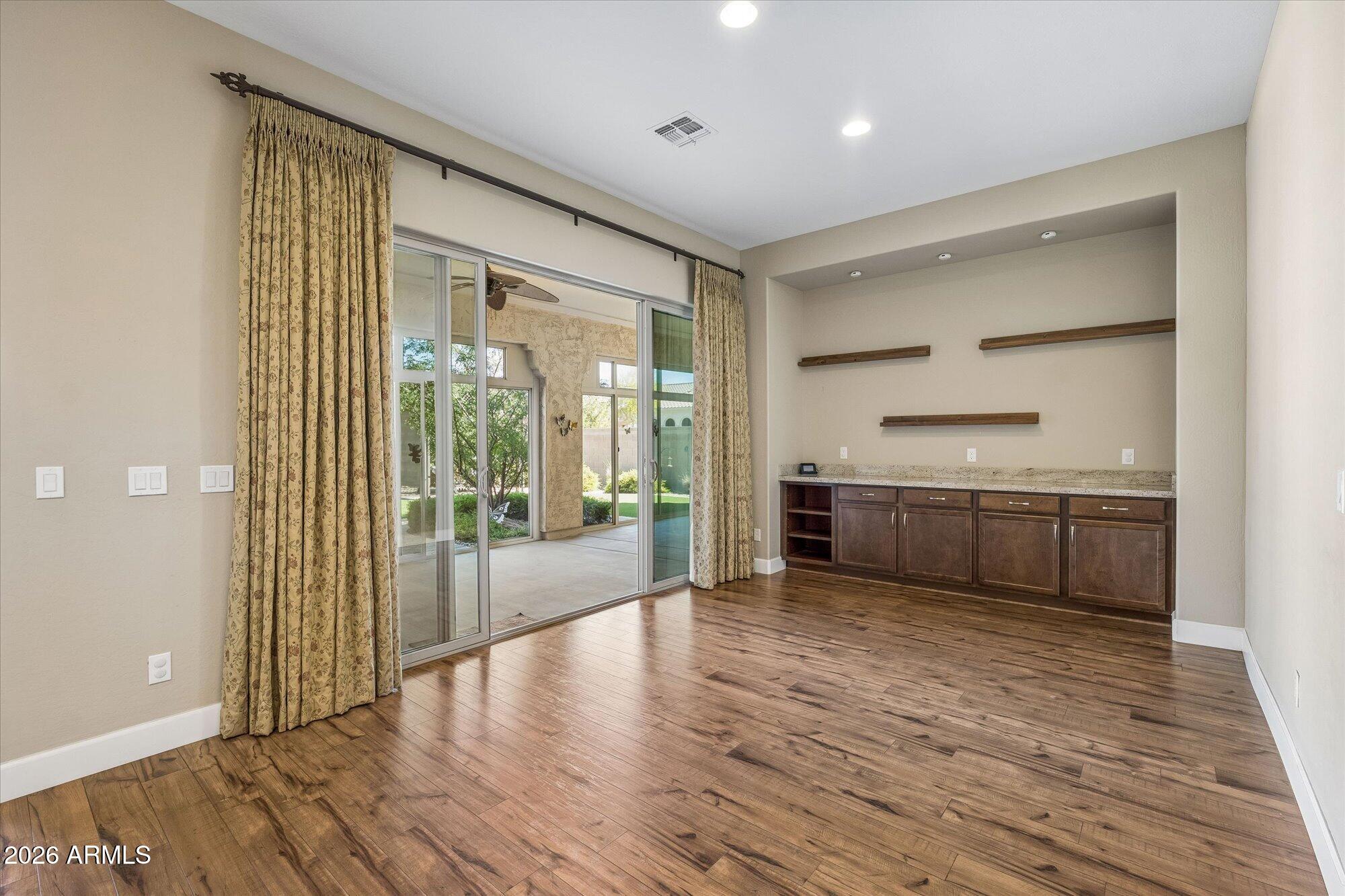 3962 E REDWOOD Place