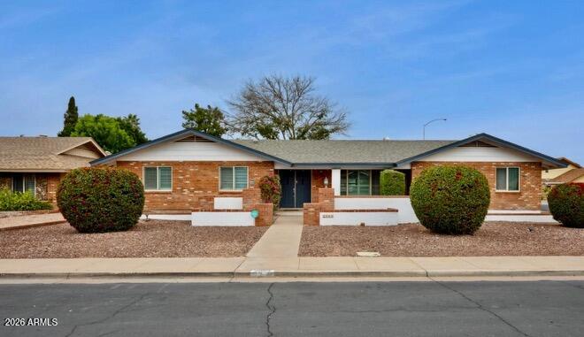 2064 E KENWOOD Circle