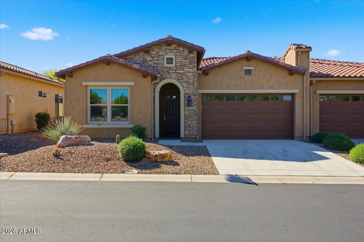 62797 E THUNDER ROCK Drive