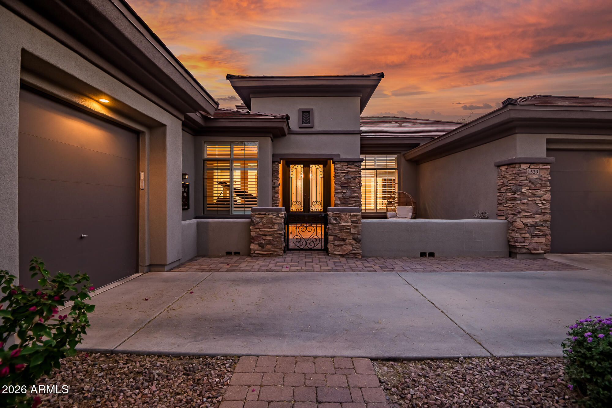 1529 W LAUREL GREENS Court