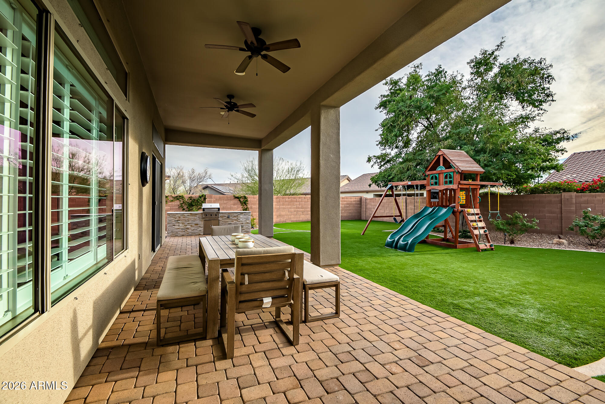 1529 W LAUREL GREENS Court