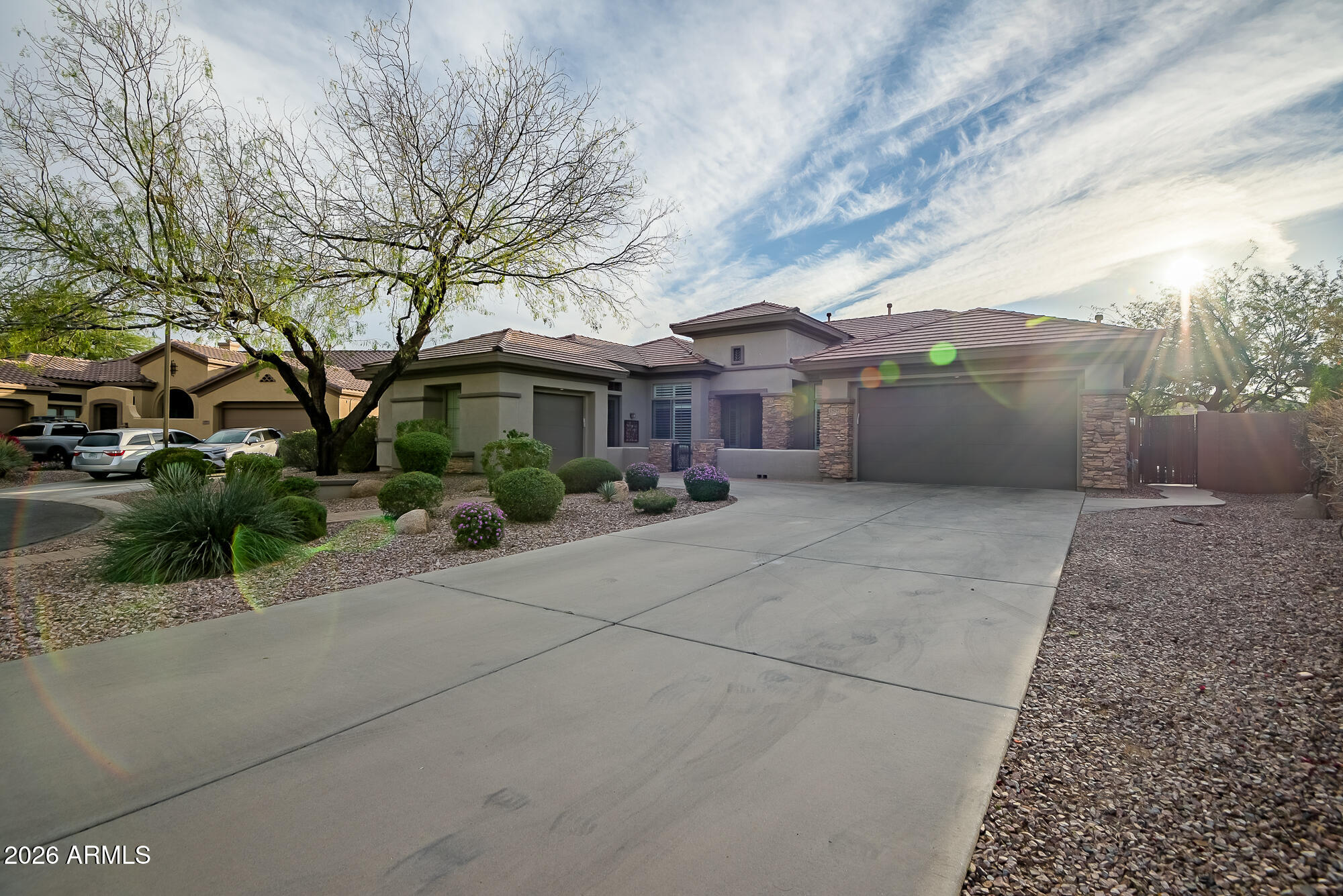 1529 W LAUREL GREENS Court