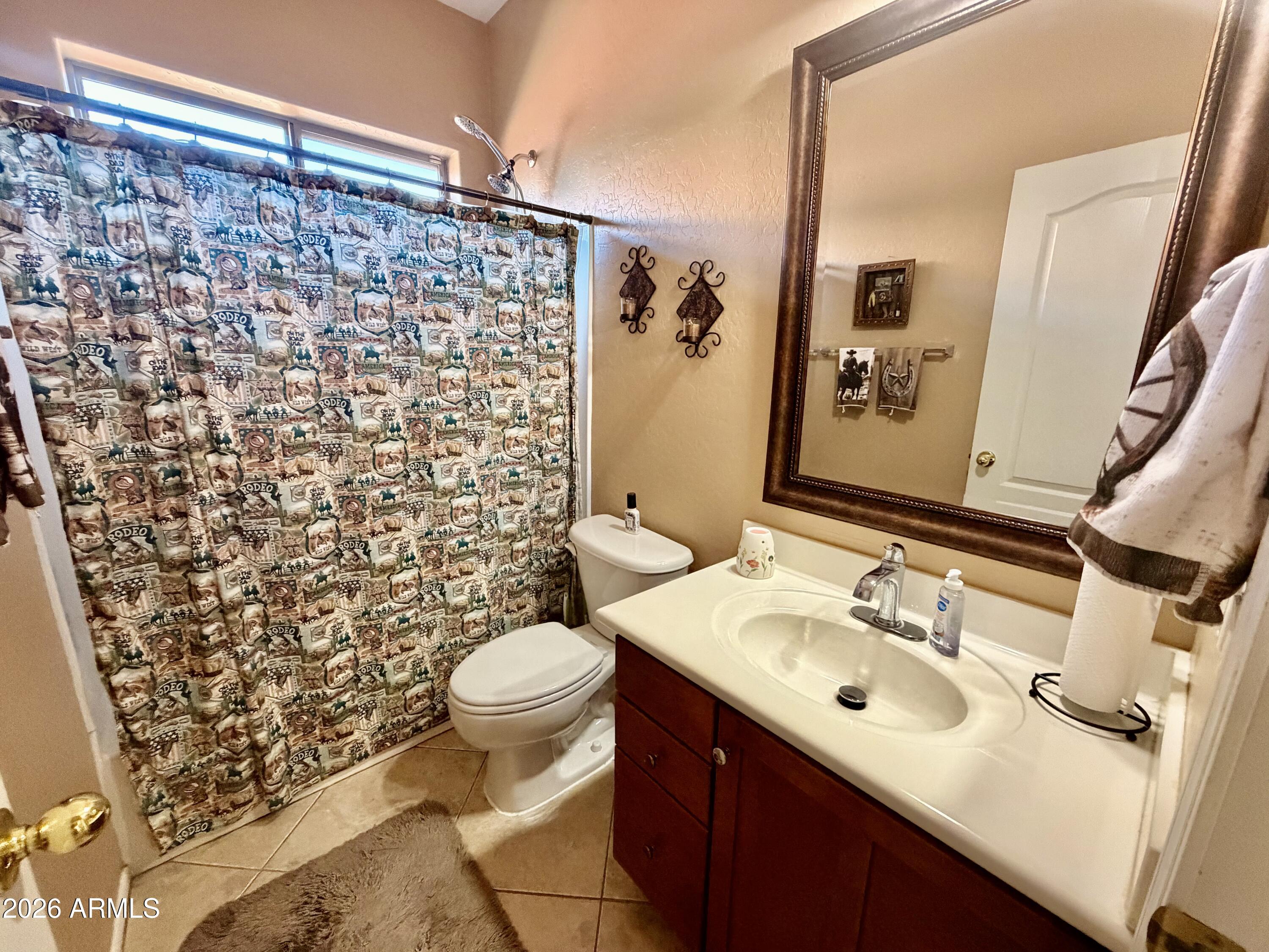 1863 N WESTFALL Lane