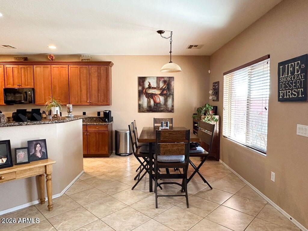 1863 N WESTFALL Lane