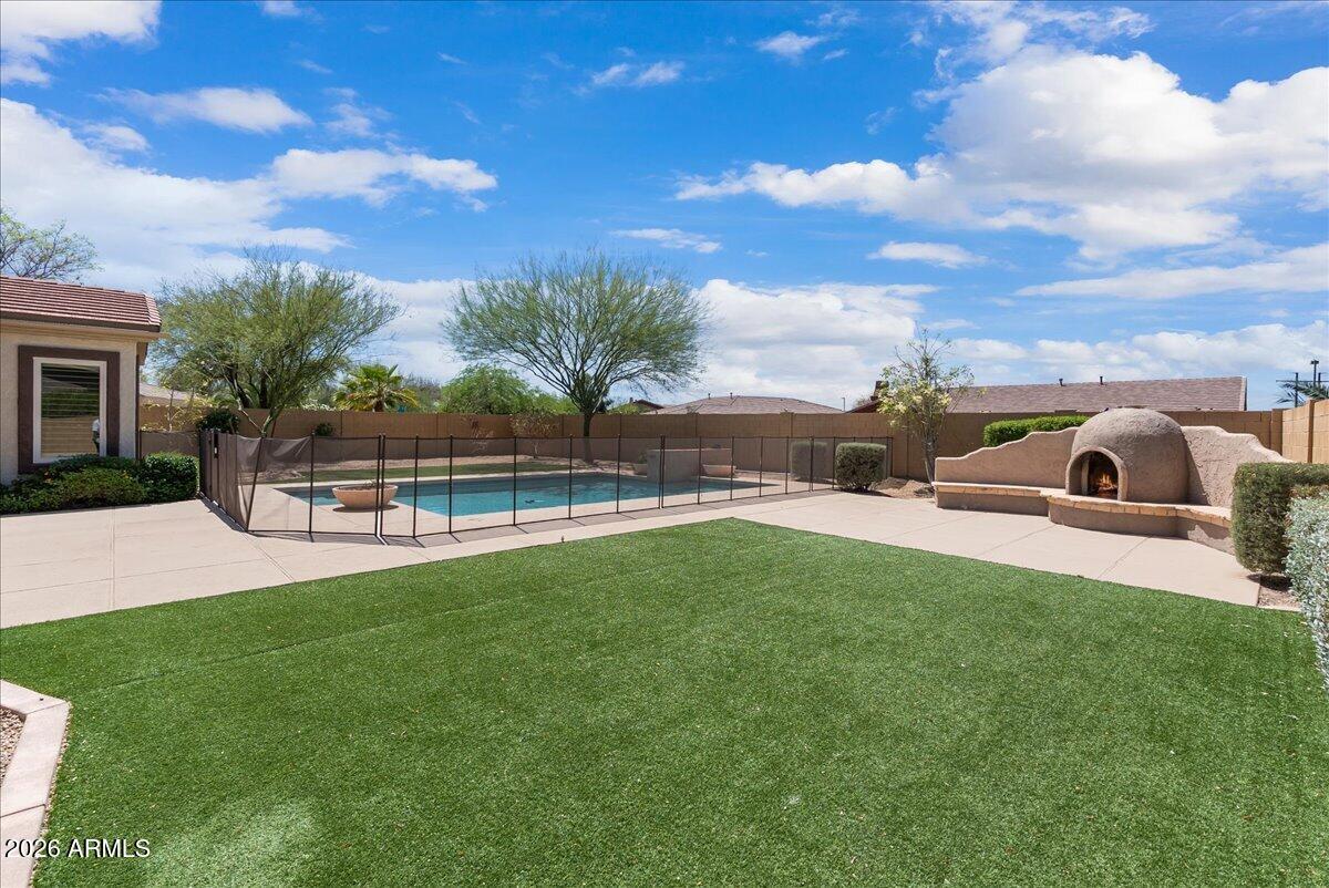 17657 W WILLOW Drive
