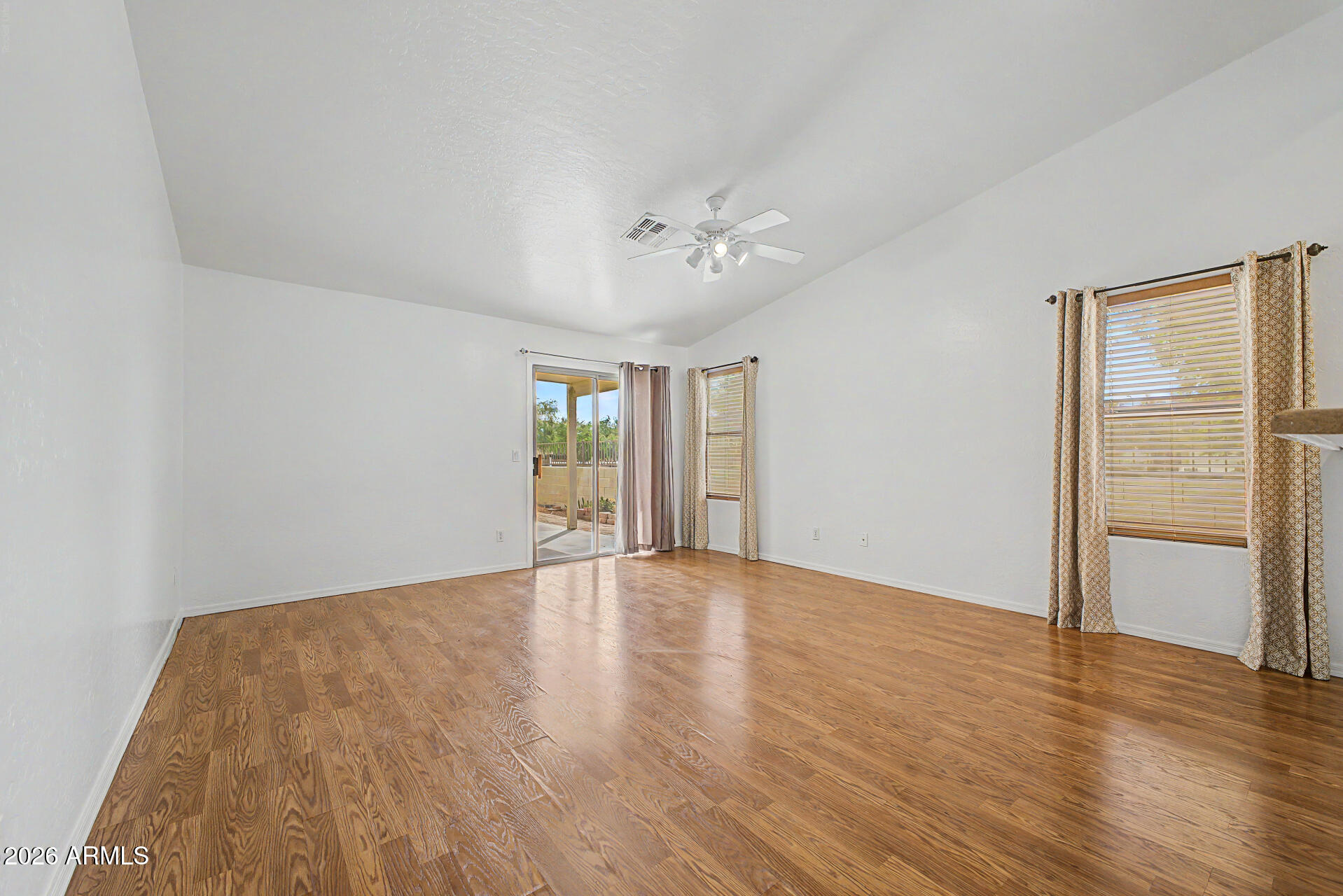 10809 W CAMBRIDGE Avenue