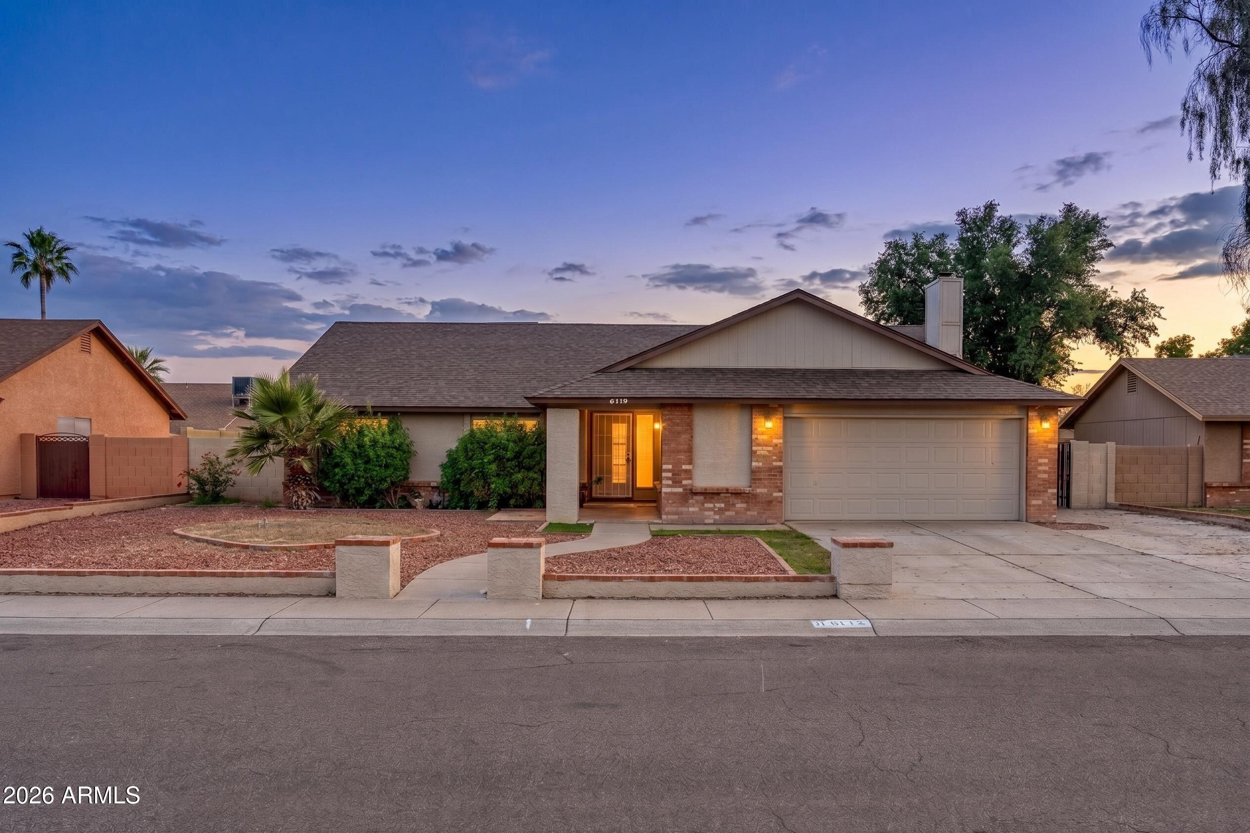 8119 W CORRINE Drive