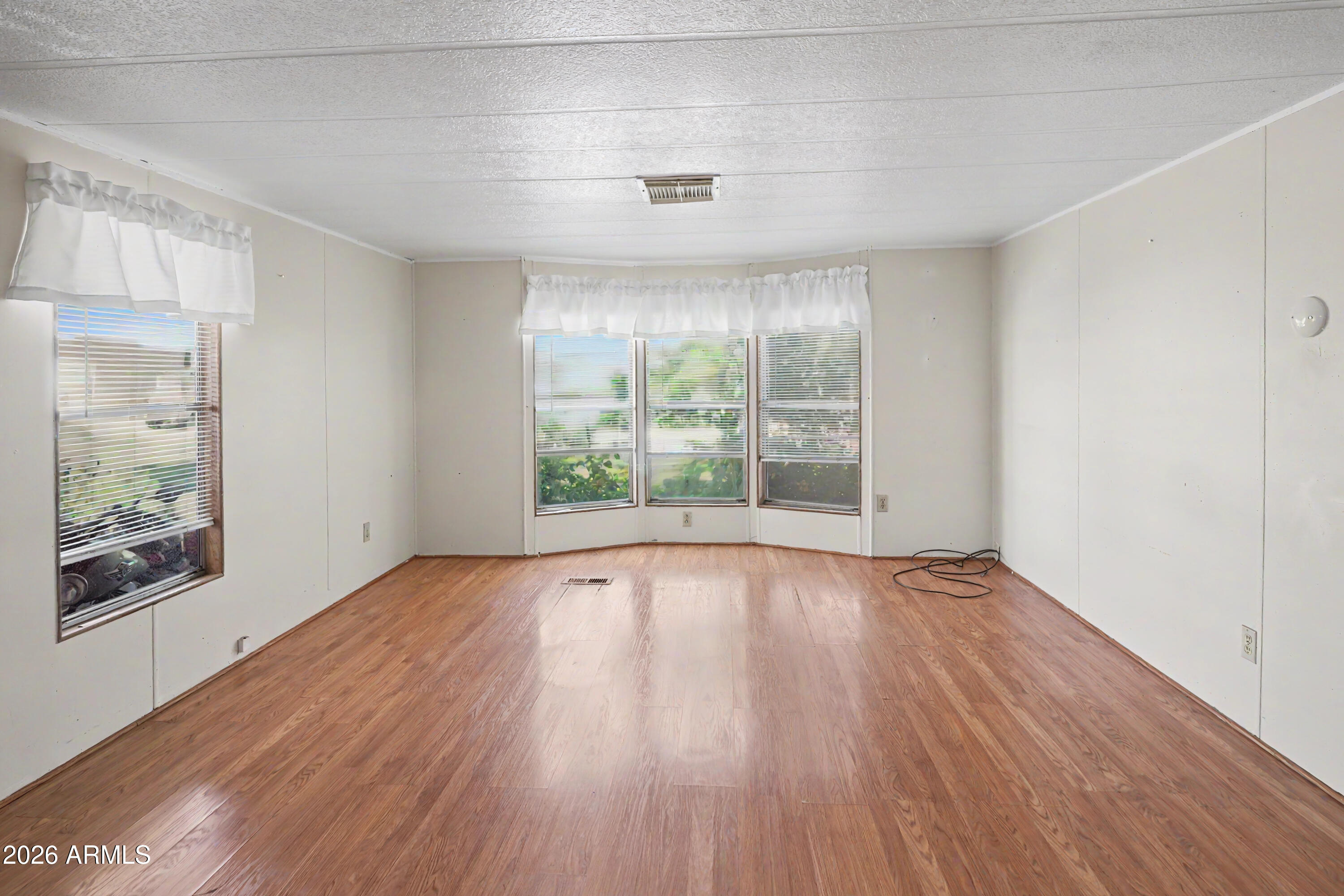2605 S TOMAHAWK Road 65