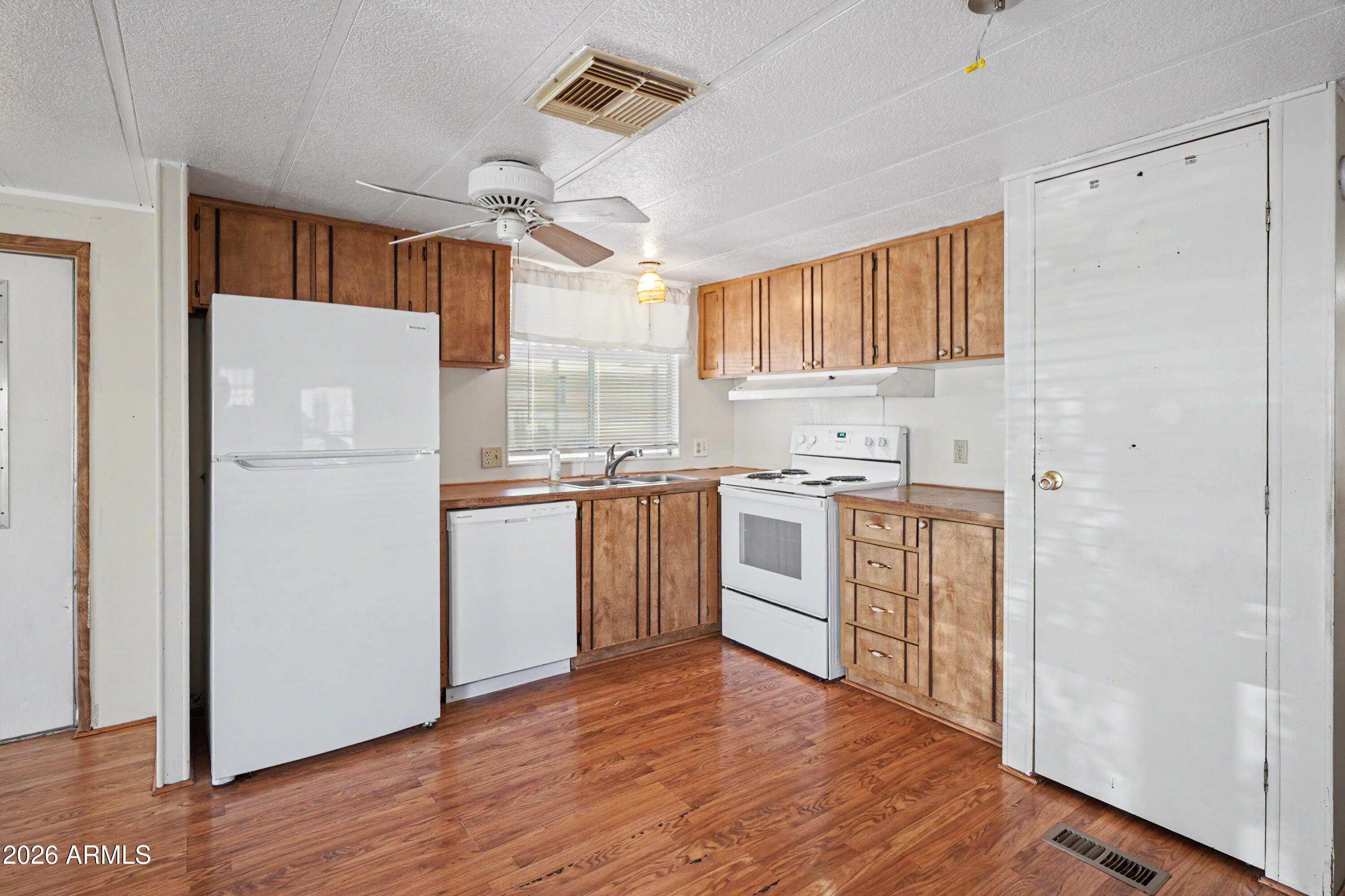 2605 S TOMAHAWK Road 65