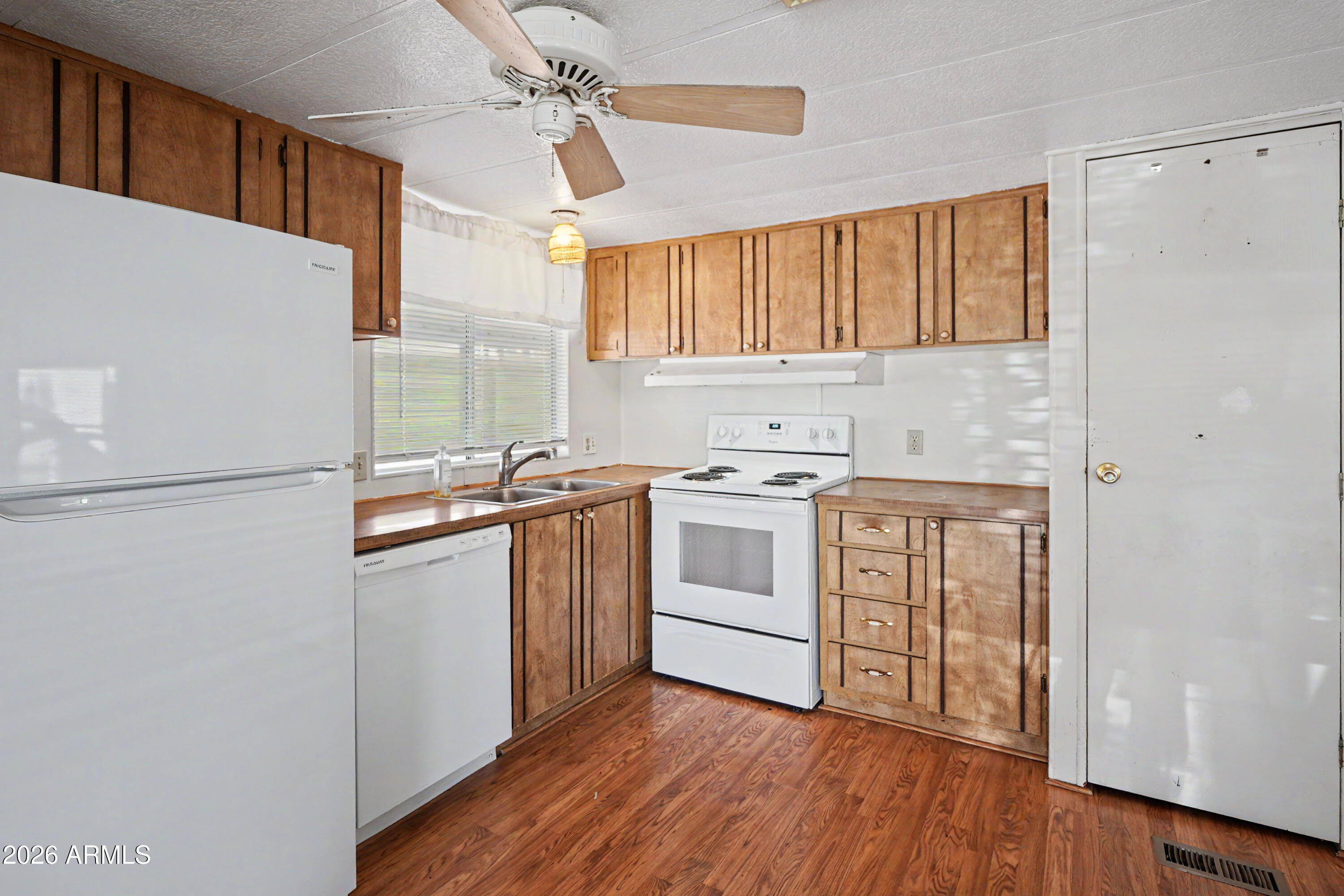 2605 S TOMAHAWK Road 65