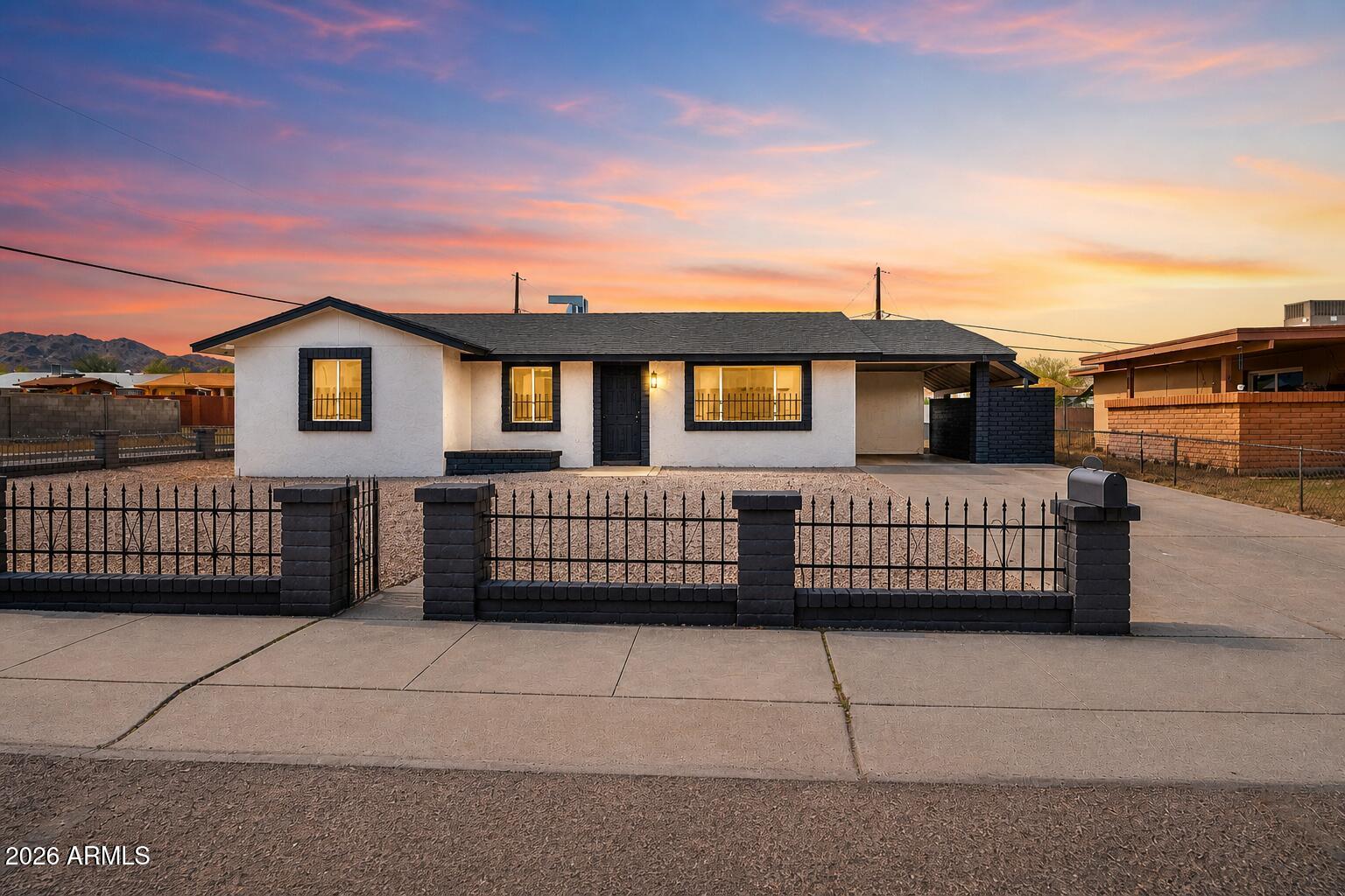 301 W DESERT Drive